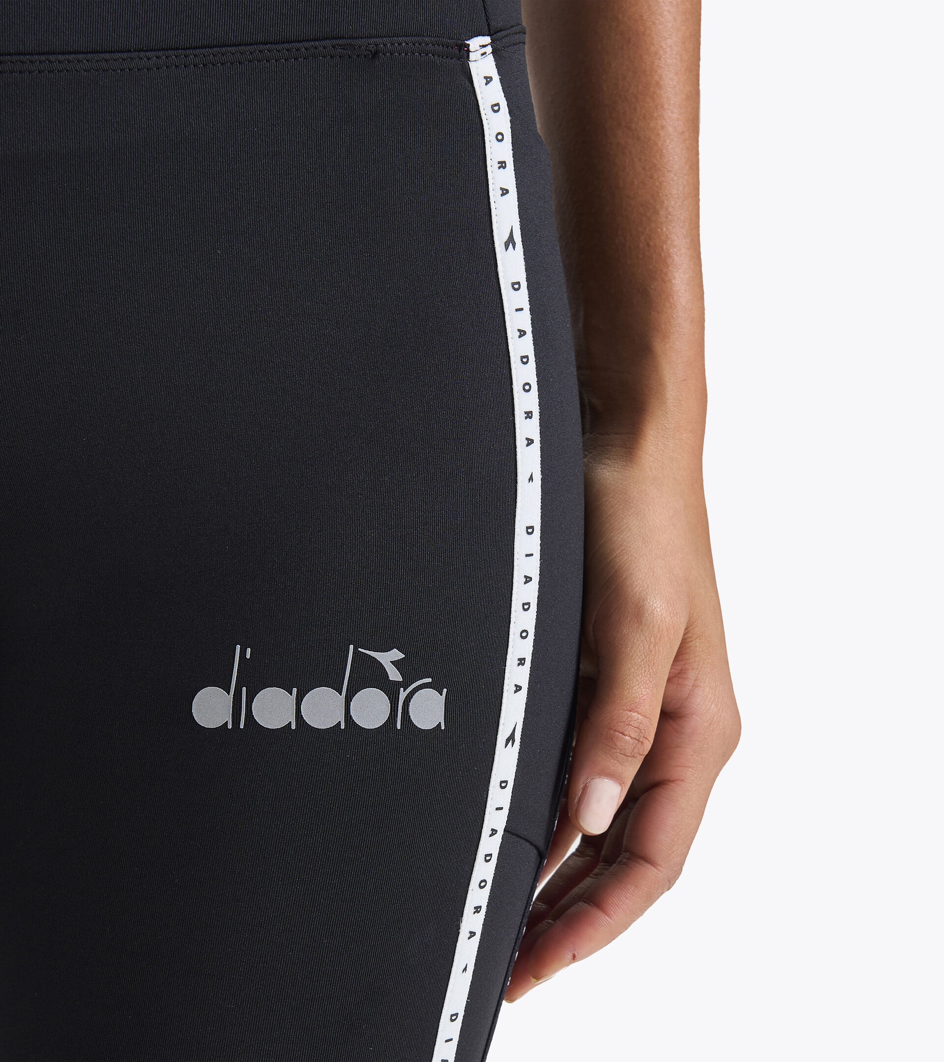 L. 3/4 TIGHTS BE ONE POCKETS Running shorts - Women - Diadora Online Store  FI