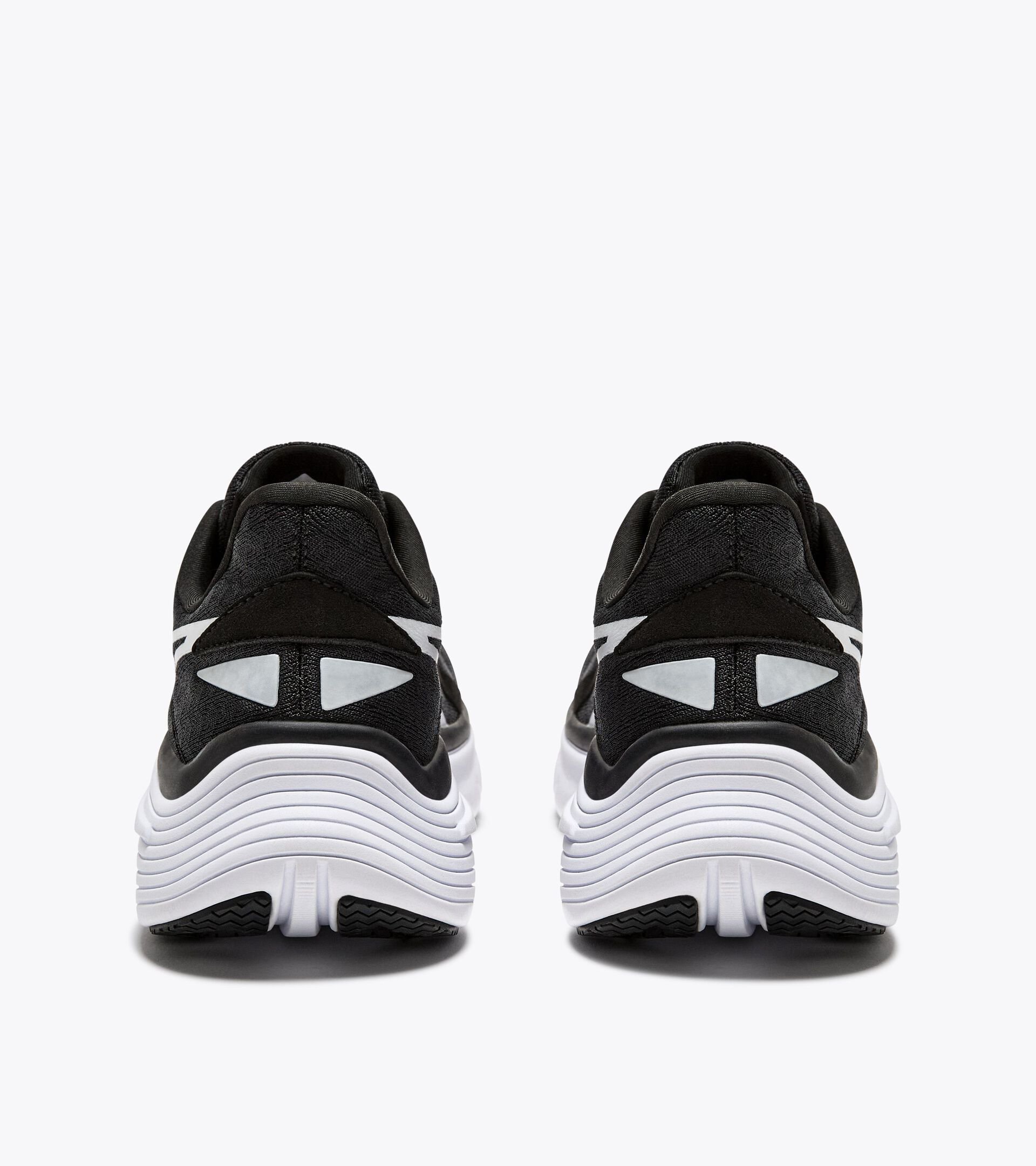 Running shoes - Women EQUIPE NUCLEO W BLACK/WHITE (C7406) - Diadora