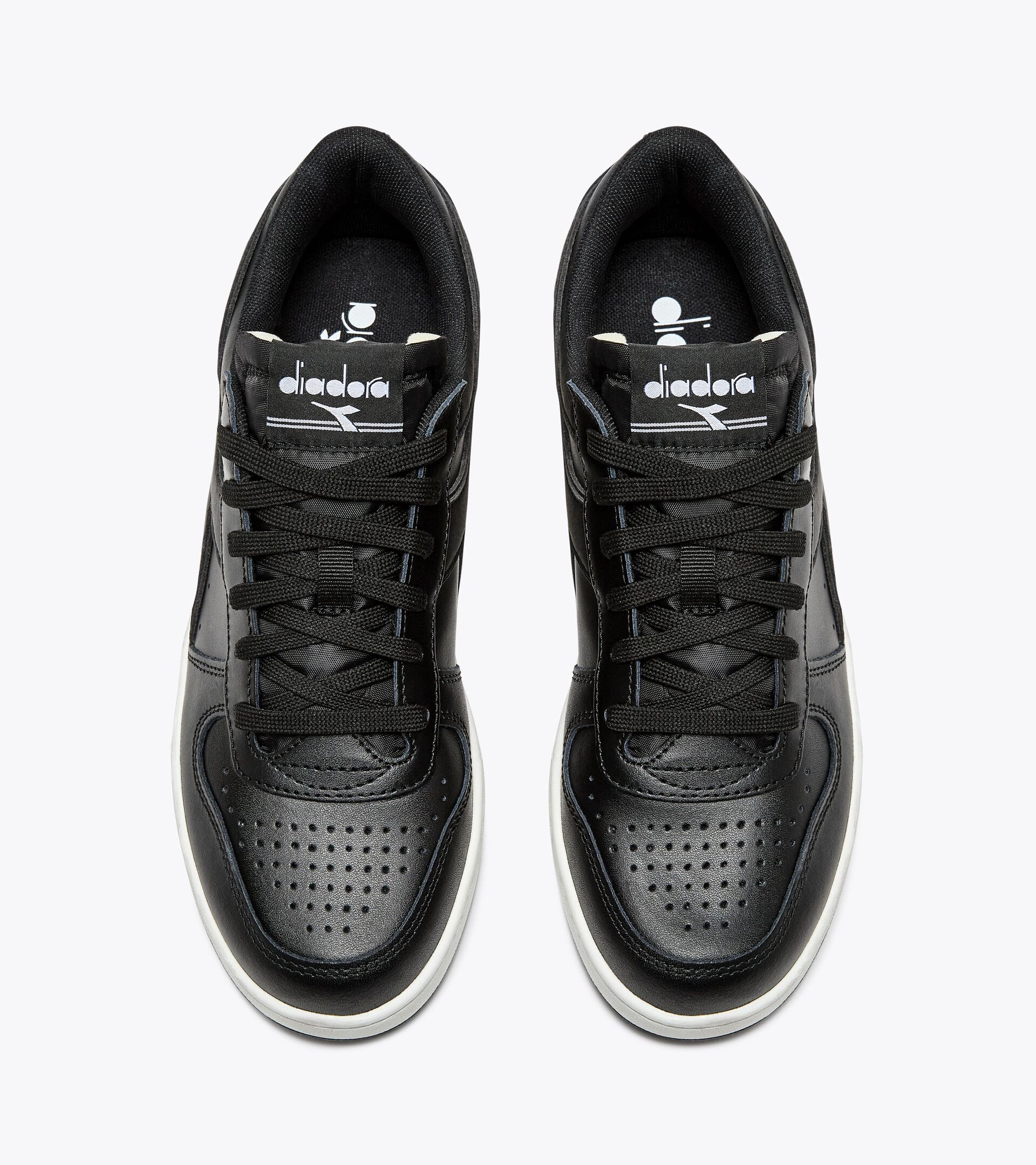 Sporty sneakers - Gender neutral MAGIC BASKET LOW ICONA BLACK/BLACK - Diadora