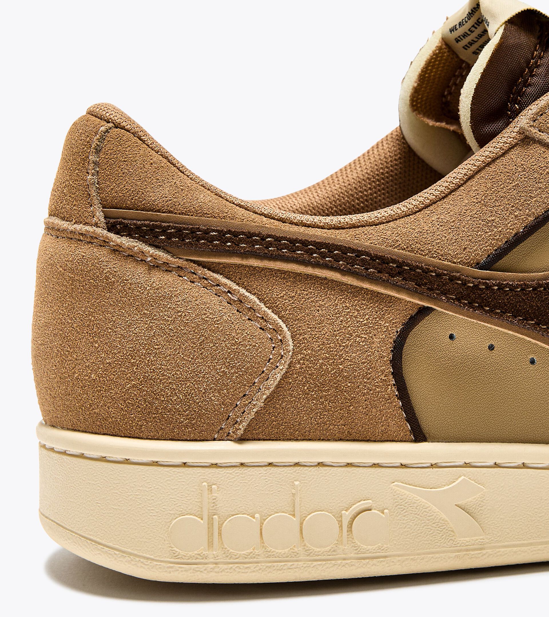 Sporty sneakers - Gender neutral MAGIC BASKET LOW SUEDE LEATHER BEIGE CROISSANT - Diadora