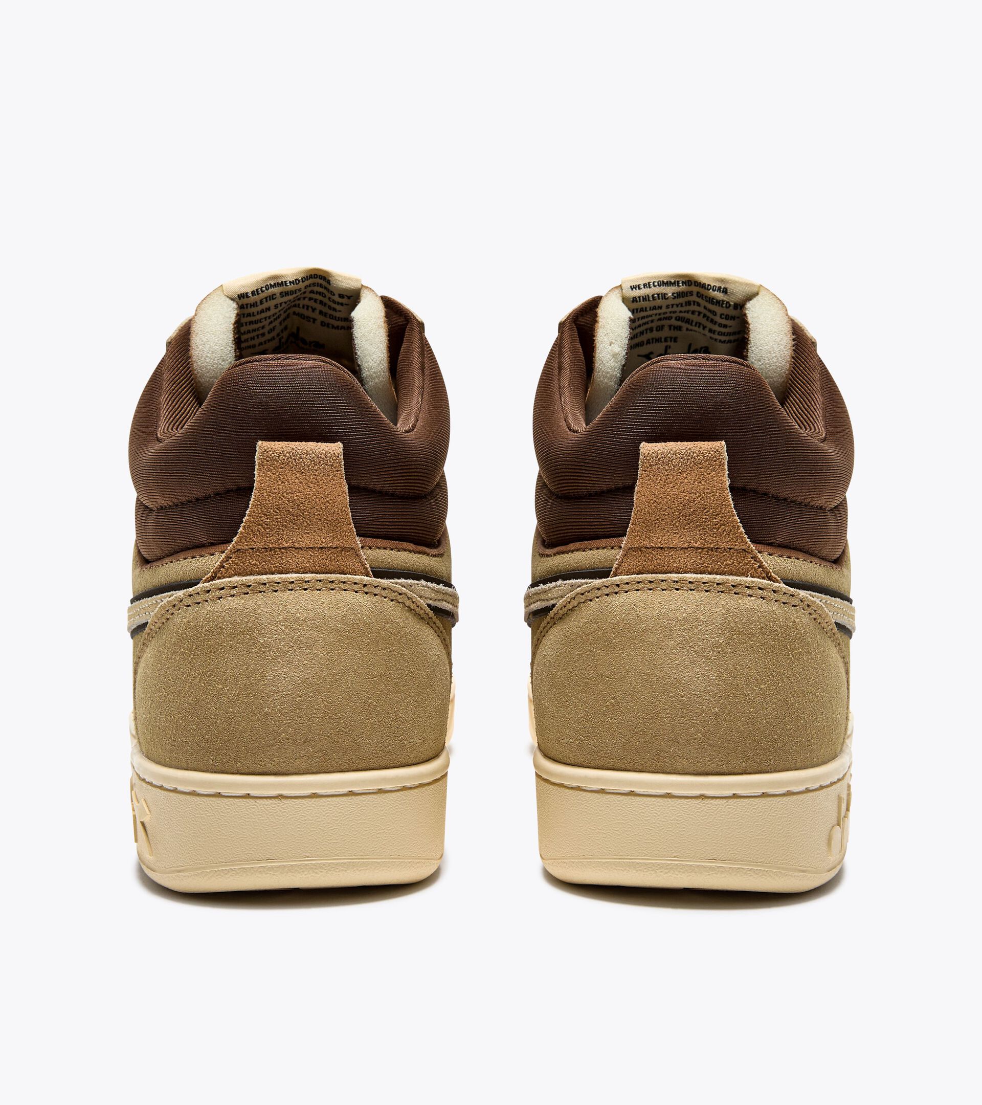 Sportschuh - Gender neutral MAGIC BASKET DEMI CUT SUEDE LEATHER BEIGE CROISSANT - Diadora