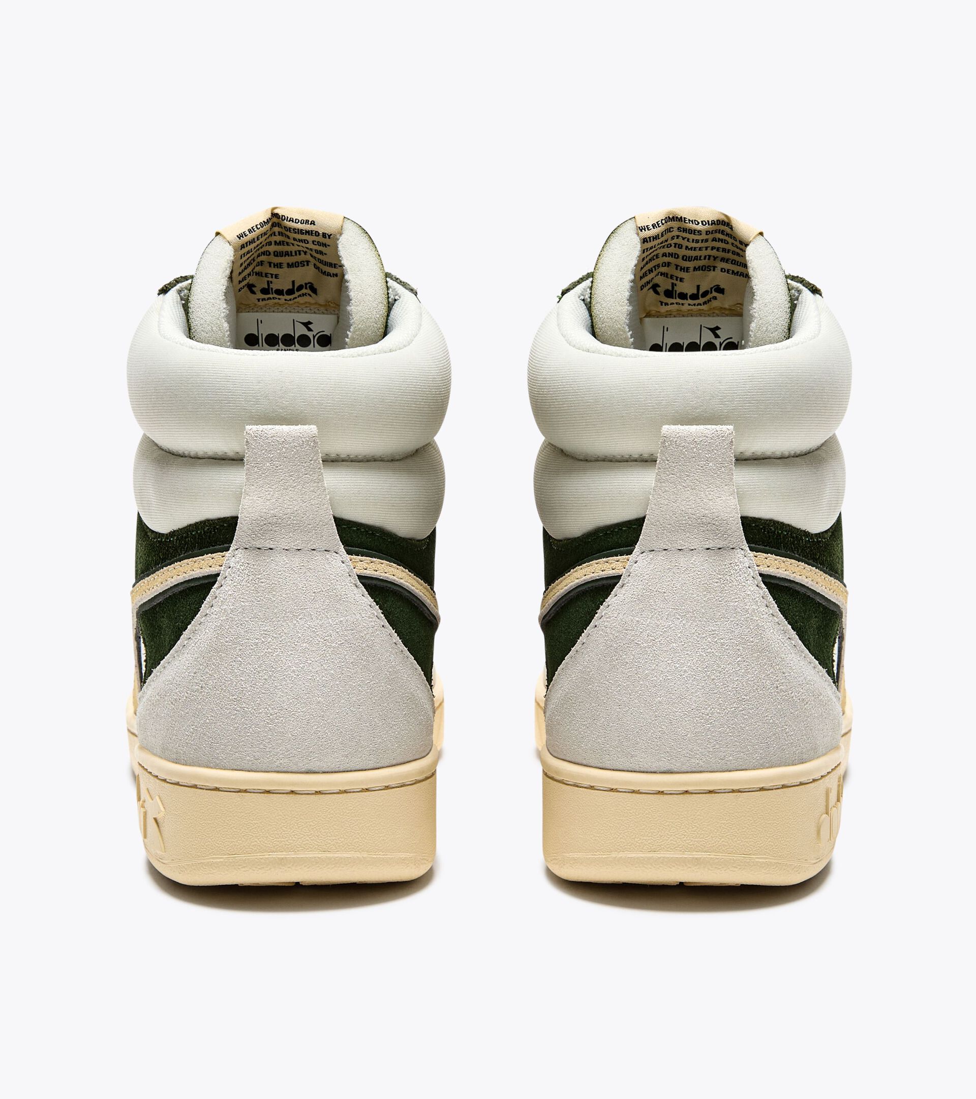 Sporty sneakers - Gender neutral MAGIC BASKET MID SUEDE WHITE/KOMBU GREEN - Diadora