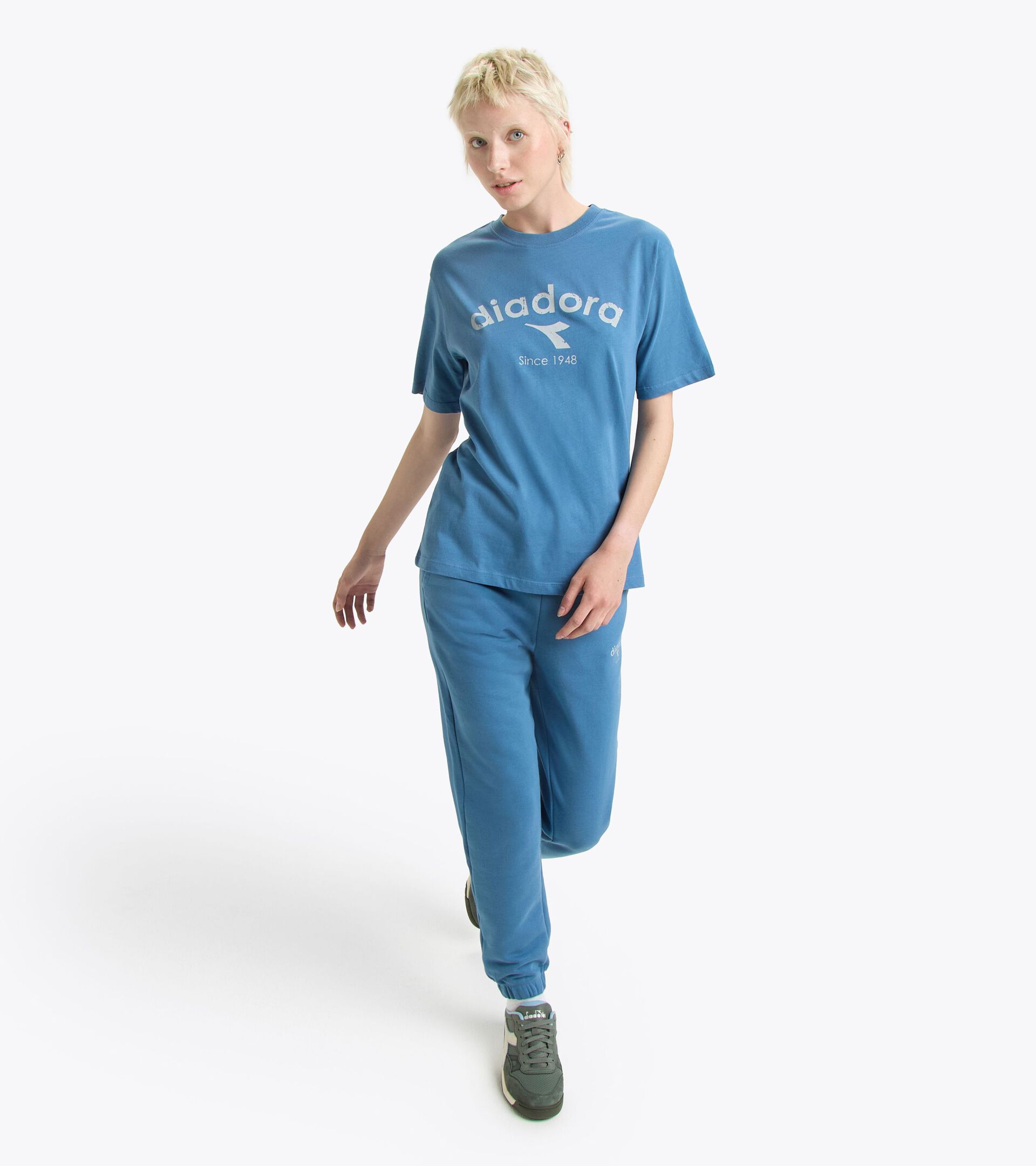 T-shirt - Gender Neutral
 T-SHIRT SS ATHL. LOGO COLONEL BLUE - Diadora