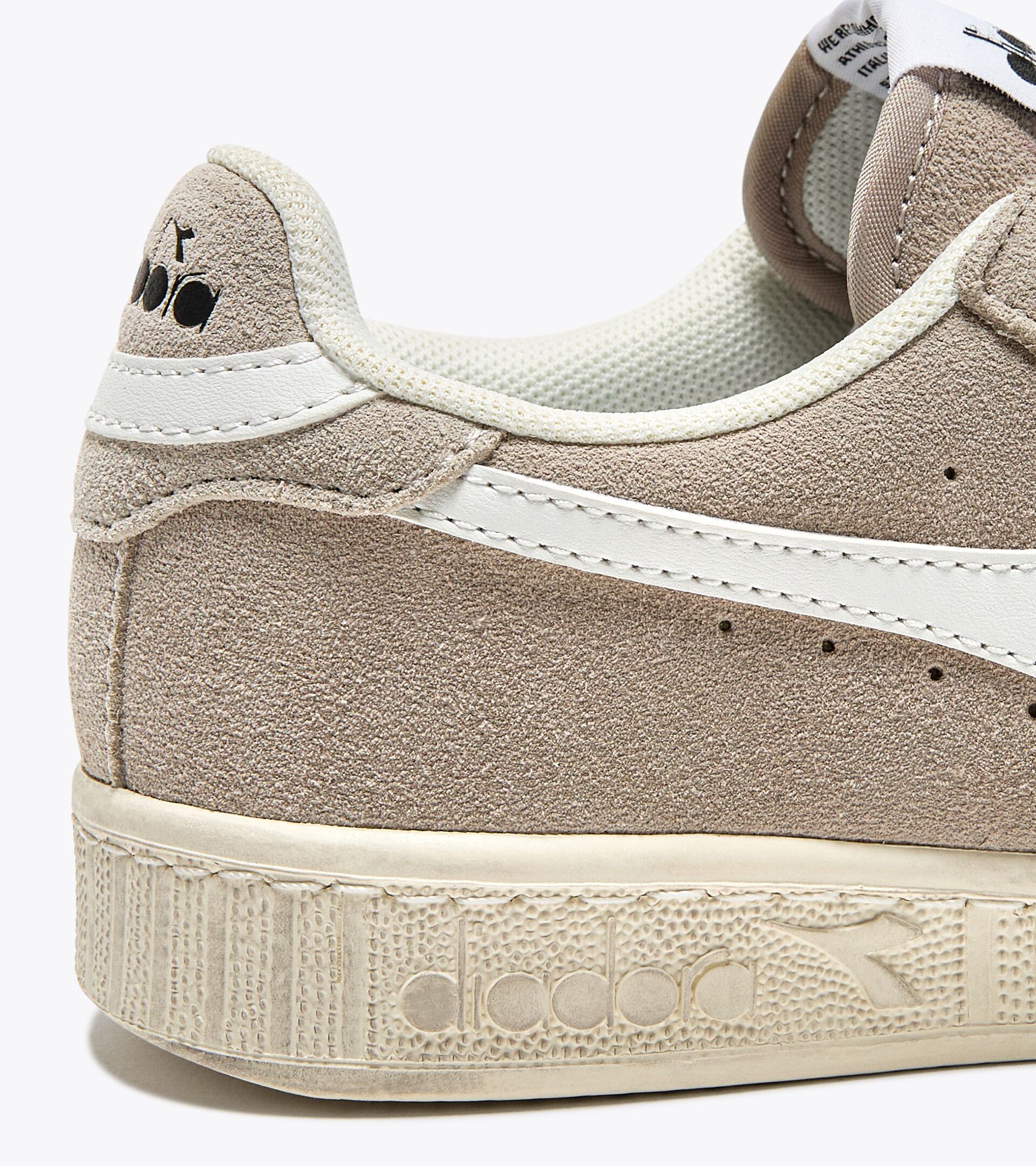 Chaussures de sportswear - Gender neutral GAME L LOW SUEDE WAXED ARGENT GRIS - Diadora