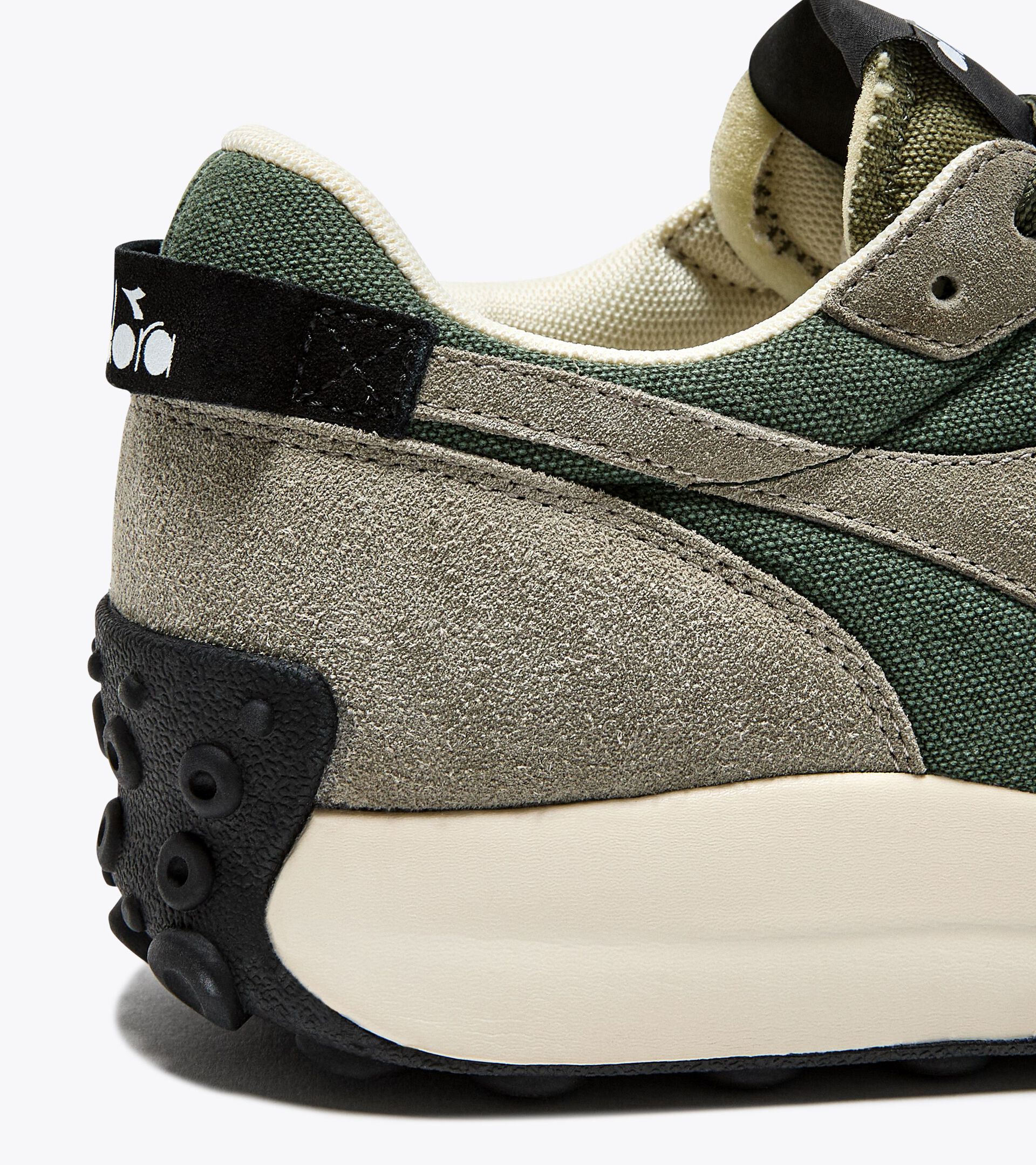 Sporty sneakers - Gender neutral RACE SUEDE SW VETIVER - Diadora