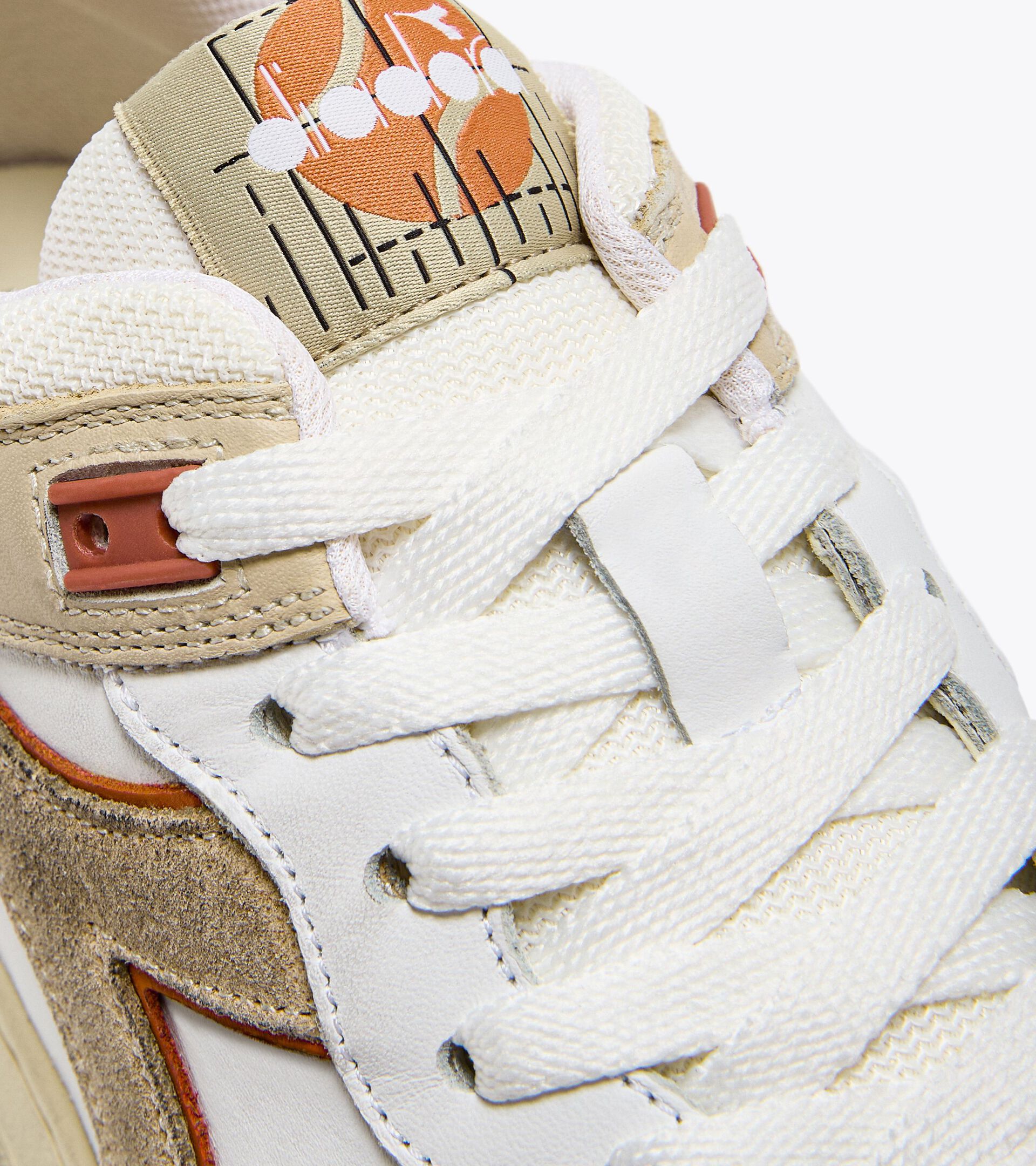 Heritage shoe - Gender Neutral B.560 USED BEIGE BLEACHED - Diadora