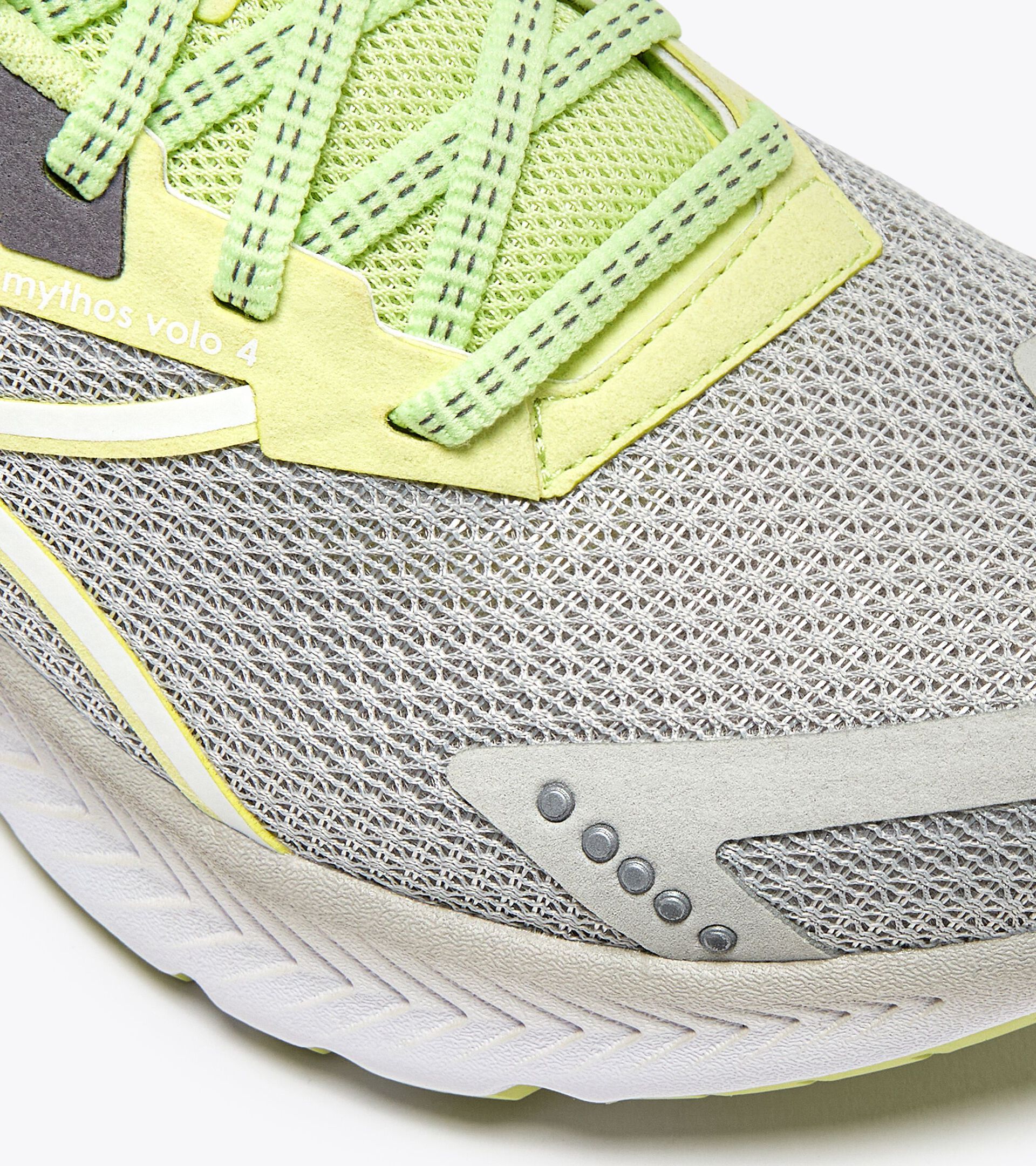 Running shoe - Stability and lightness - Donna
 MYTHOS BLUSHIELD VOLO 4 W SILVER DD/SHADOW LIME - Diadora