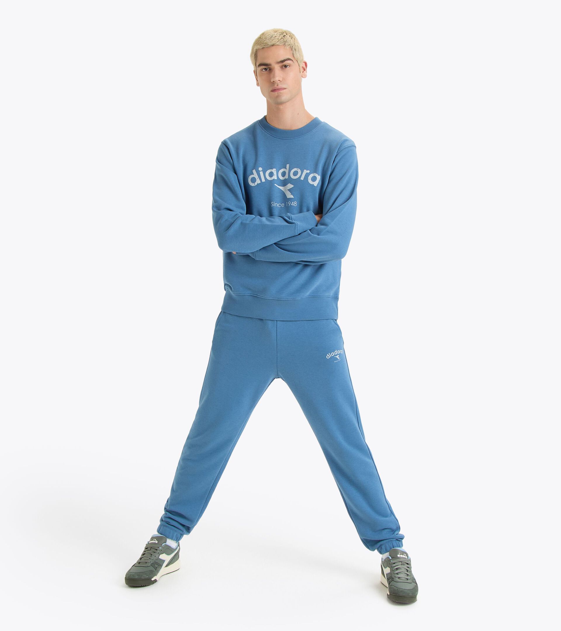 Crewneck sweatshirt - Gender Neutral
 SWEATSHIRT CREW ATHL. LOGO COLONEL BLUE - Diadora