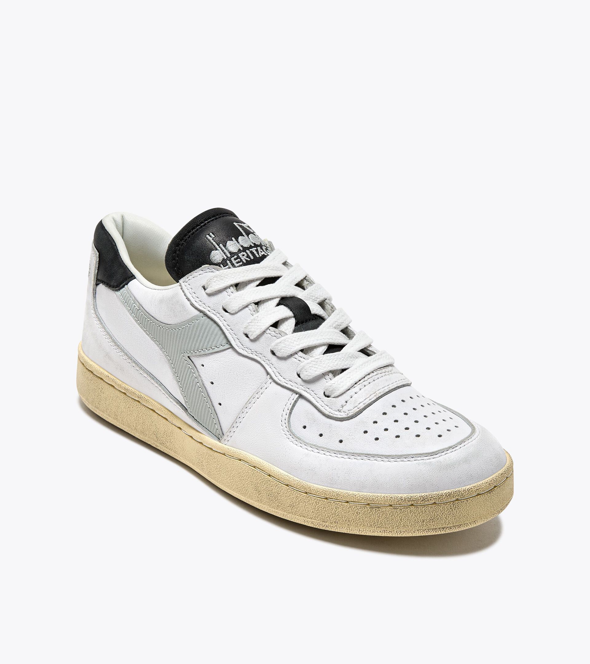 Sneaker Heritage in pelle - Gender Neutral MI BASKET LOW USED BIANCO/GRIGIO GHIACCIAIO - Diadora