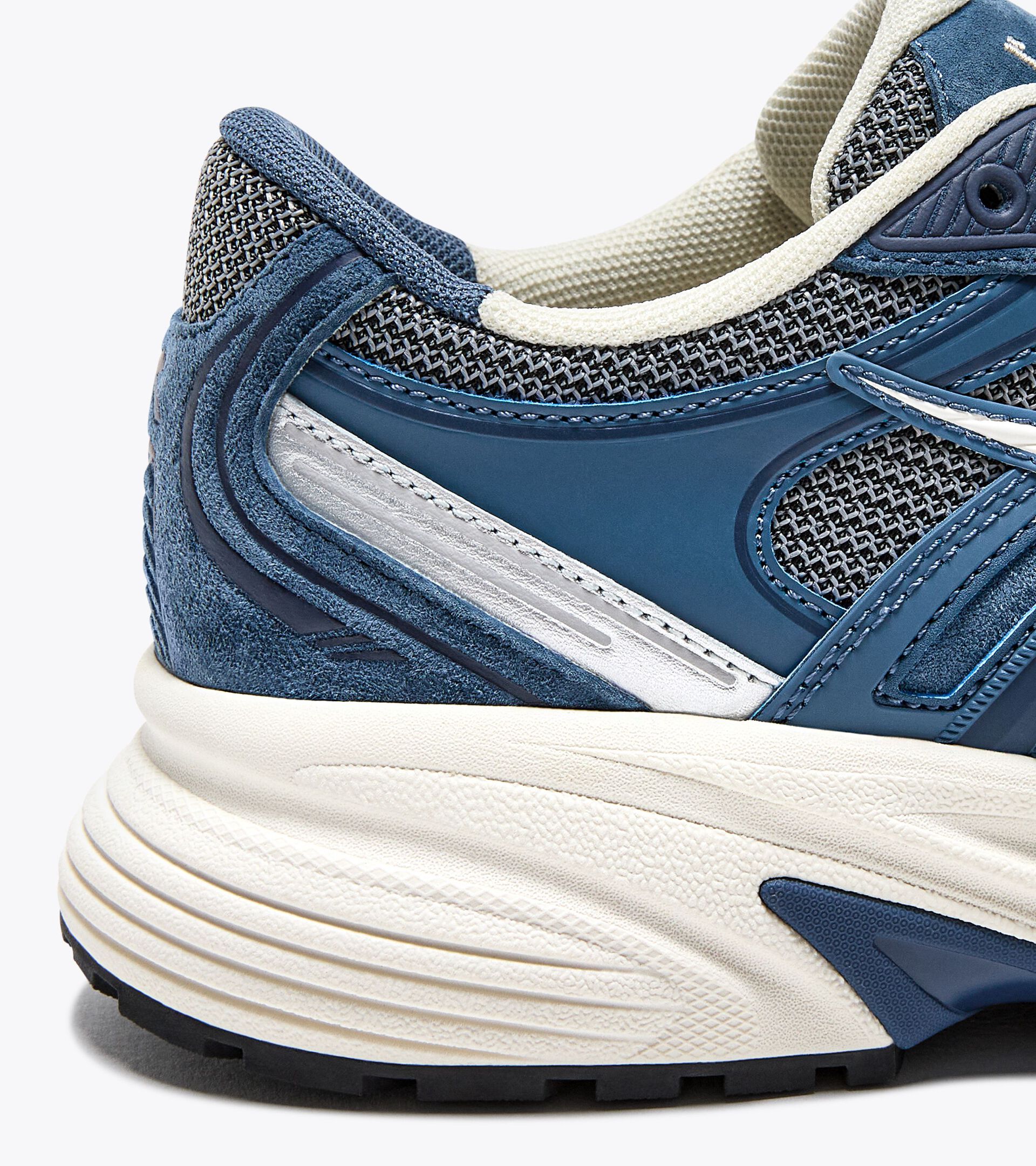 Sports sneakers - Pigskin leather - Gender Neutral MYTHOS STAR PIGSKIN BLUE DARK DENIM - Diadora