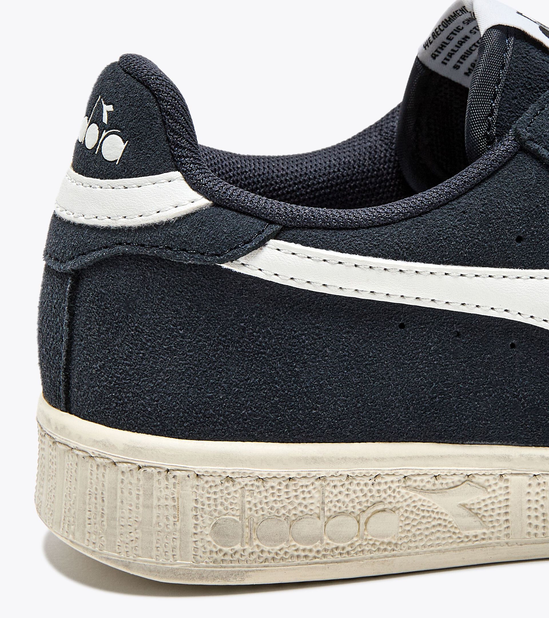 Zapatilla deportiva - Gender neutral GAME L LOW SUEDE WAXED AZUL NOCHE - Diadora