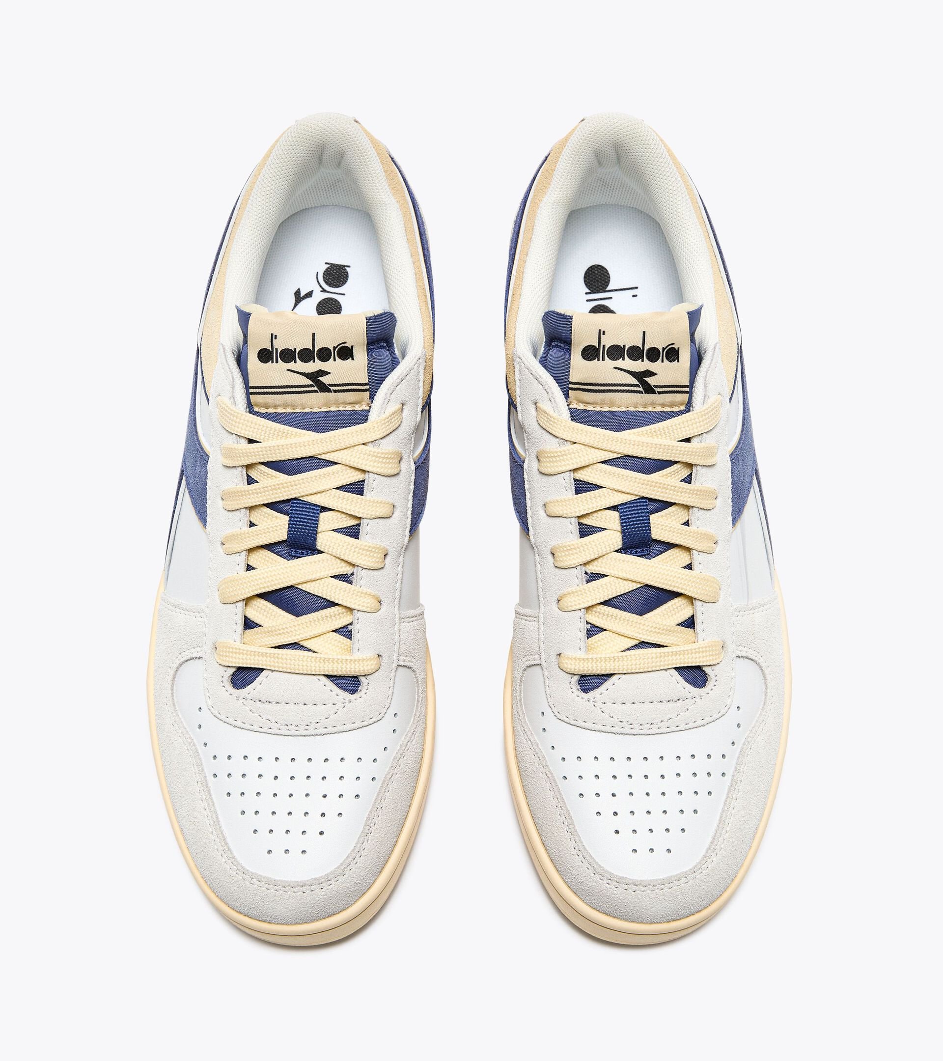 Chaussures de sportswear - Gender neutral MAGIC BASKET LOW SUEDE LEATHER BIANCO OTTICO/BLU MERLINO - Diadora