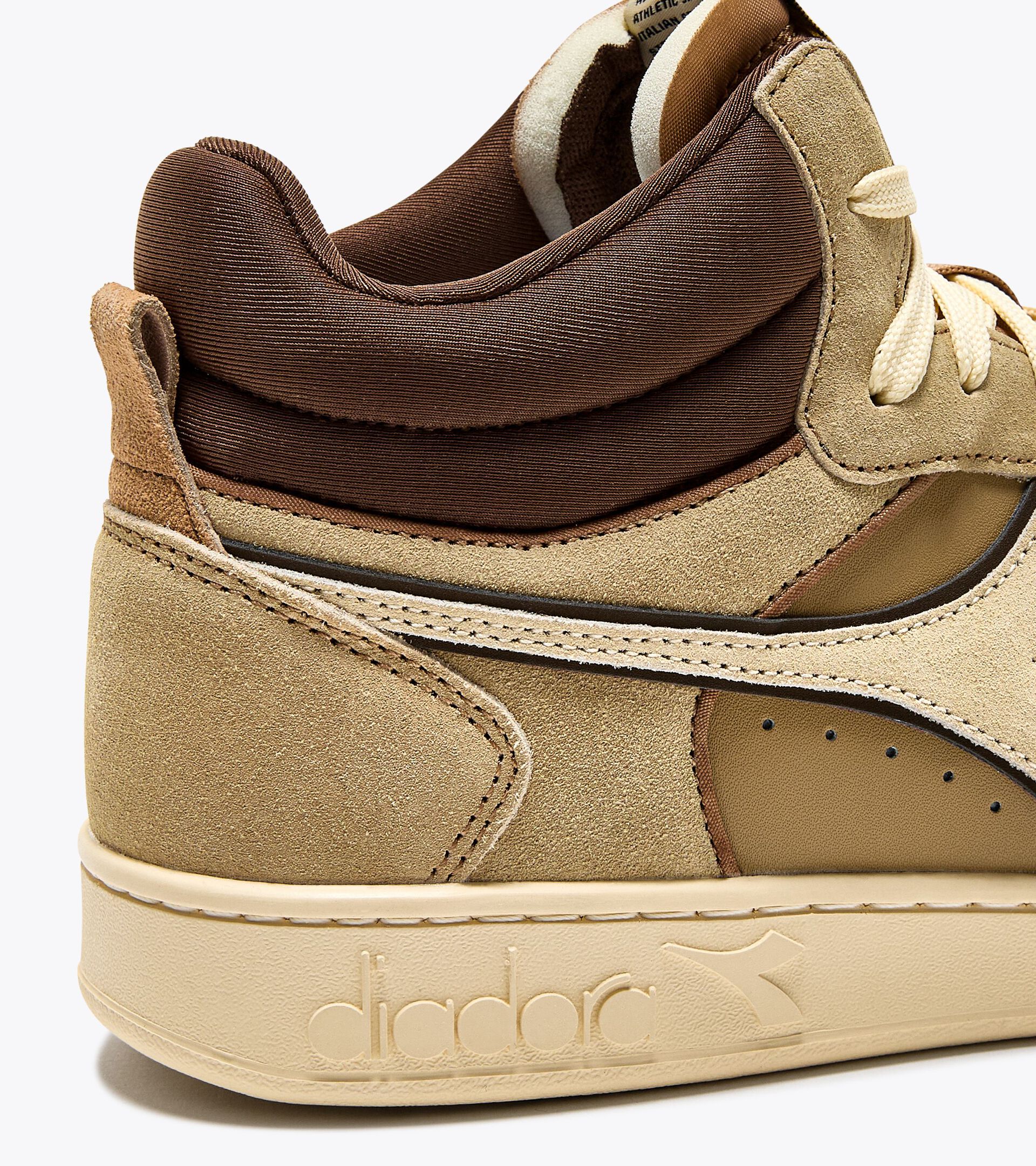 Chaussures de sportswear - Gender neutral MAGIC BASKET DEMI CUT SUEDE LEATHER BEIGE CROISSANT - Diadora