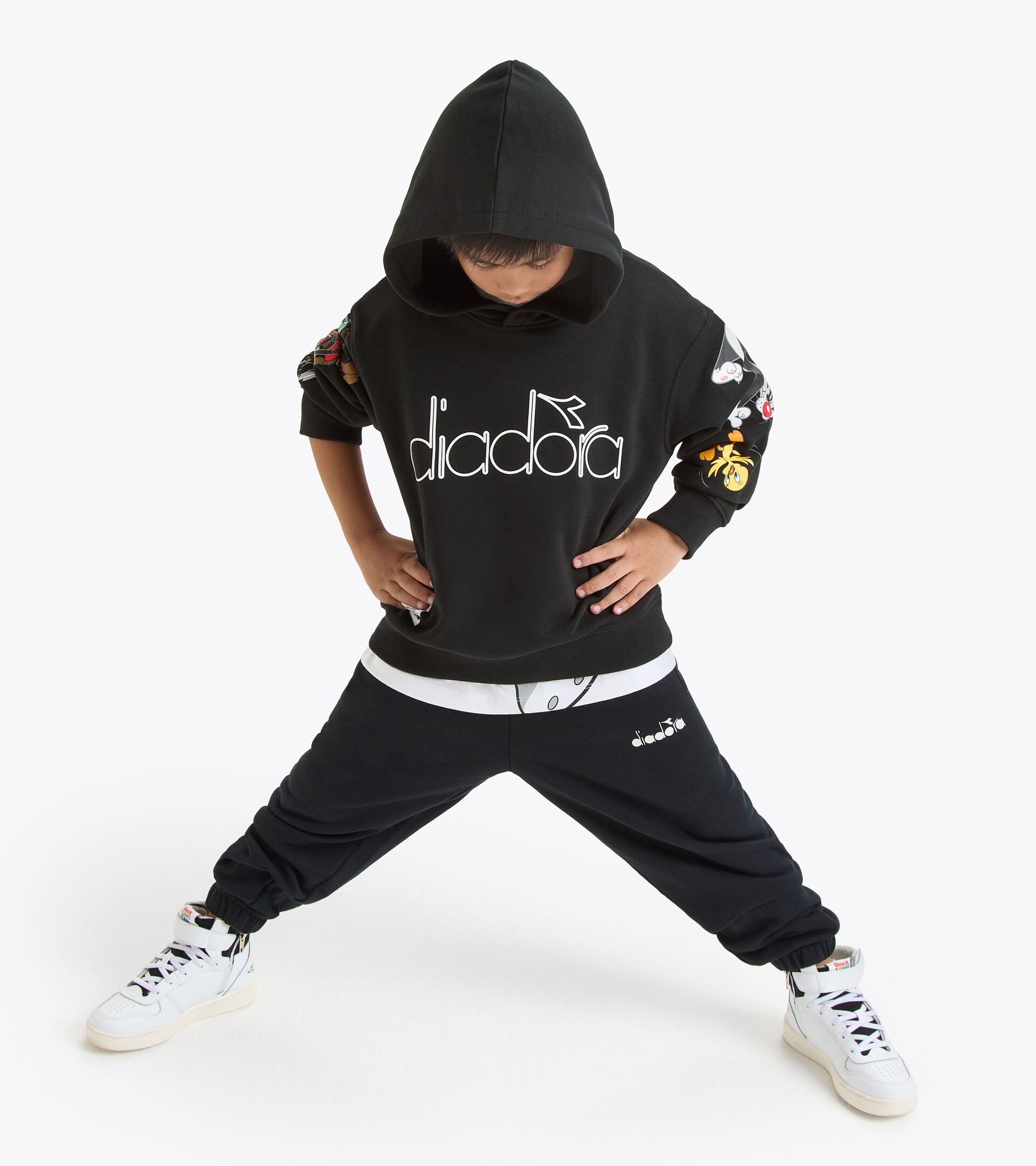 Looney Tunes hoodie - Gender Neutral - Kids 
 JU.HOODIE TEAM LT BLACK - Diadora