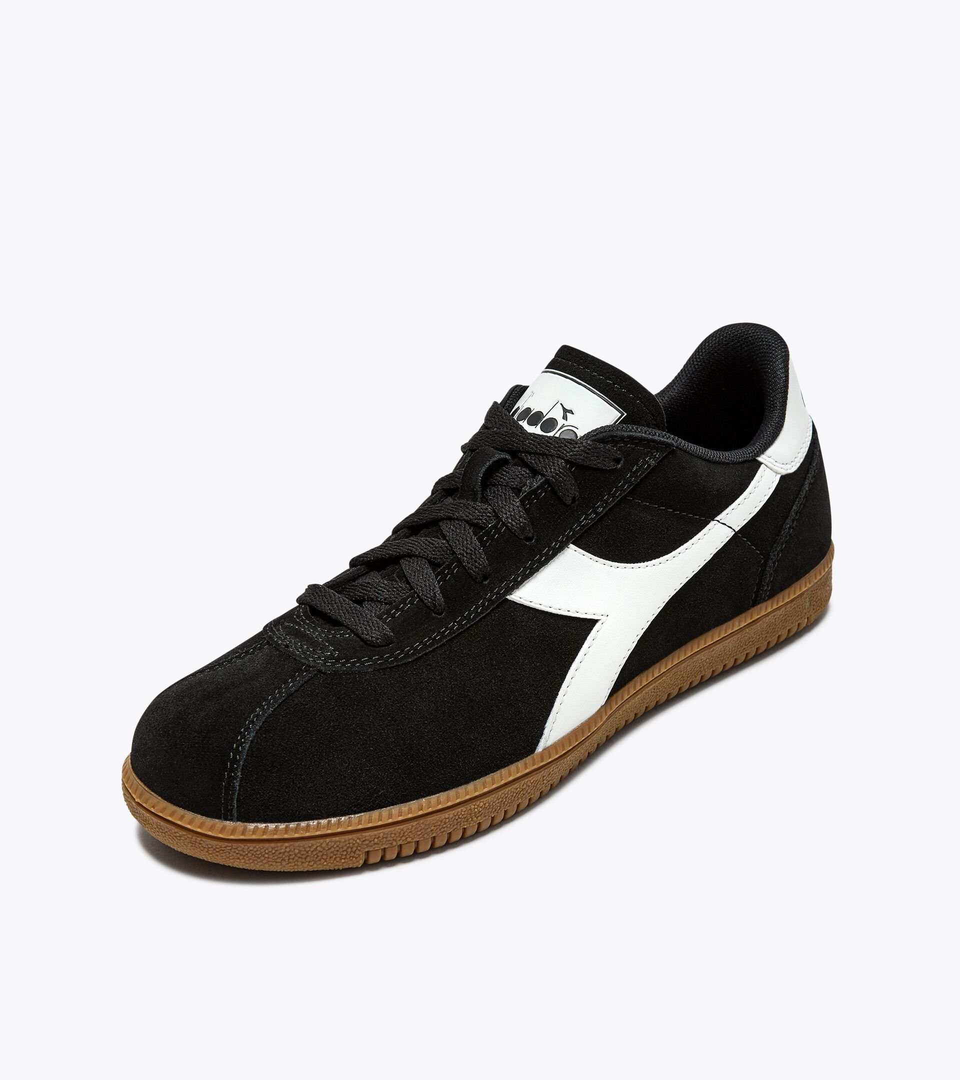 Sneakers en cuir - Genre neutre
 TOKYO NOIR - Diadora