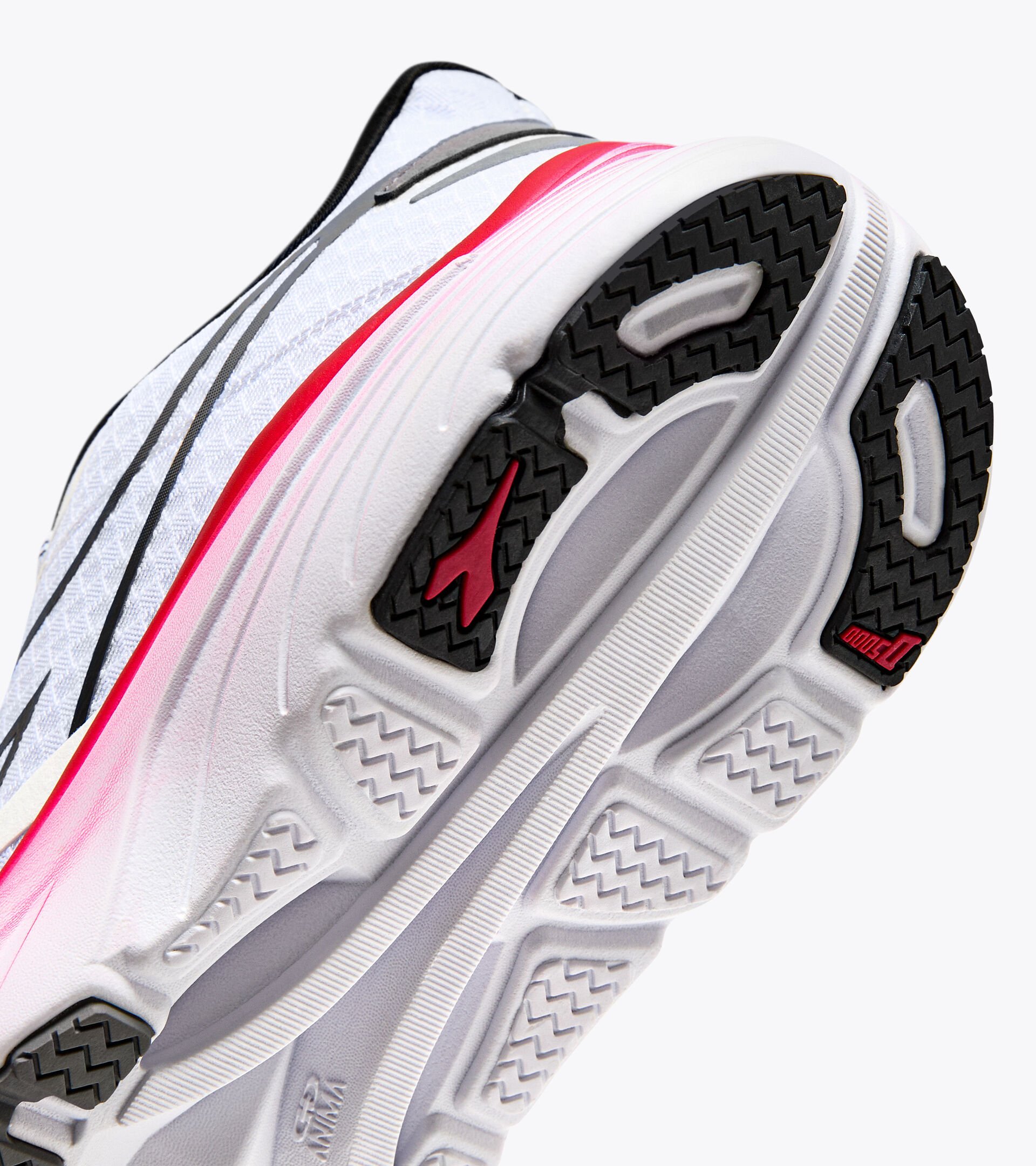 Running shoes - Men EQUIPE NUCLEO WHITE/BLACK/TOREADOR - Diadora