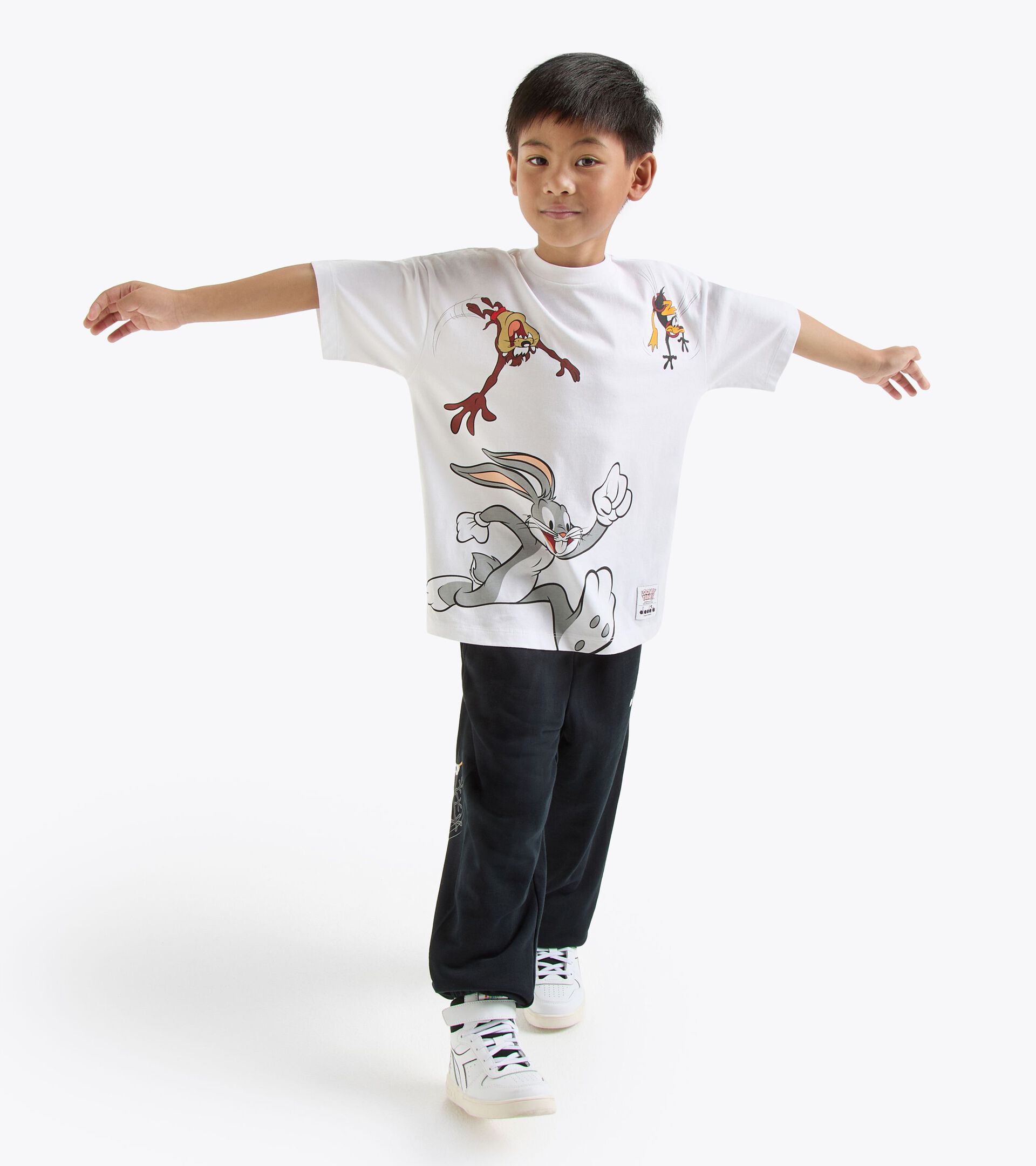 Looney Tunes t-shirt - Gender Neutral - Kids 
 JU.T-SHIRT SS TEAM LT SUPER WHITE/GLACIER GRAY - Diadora