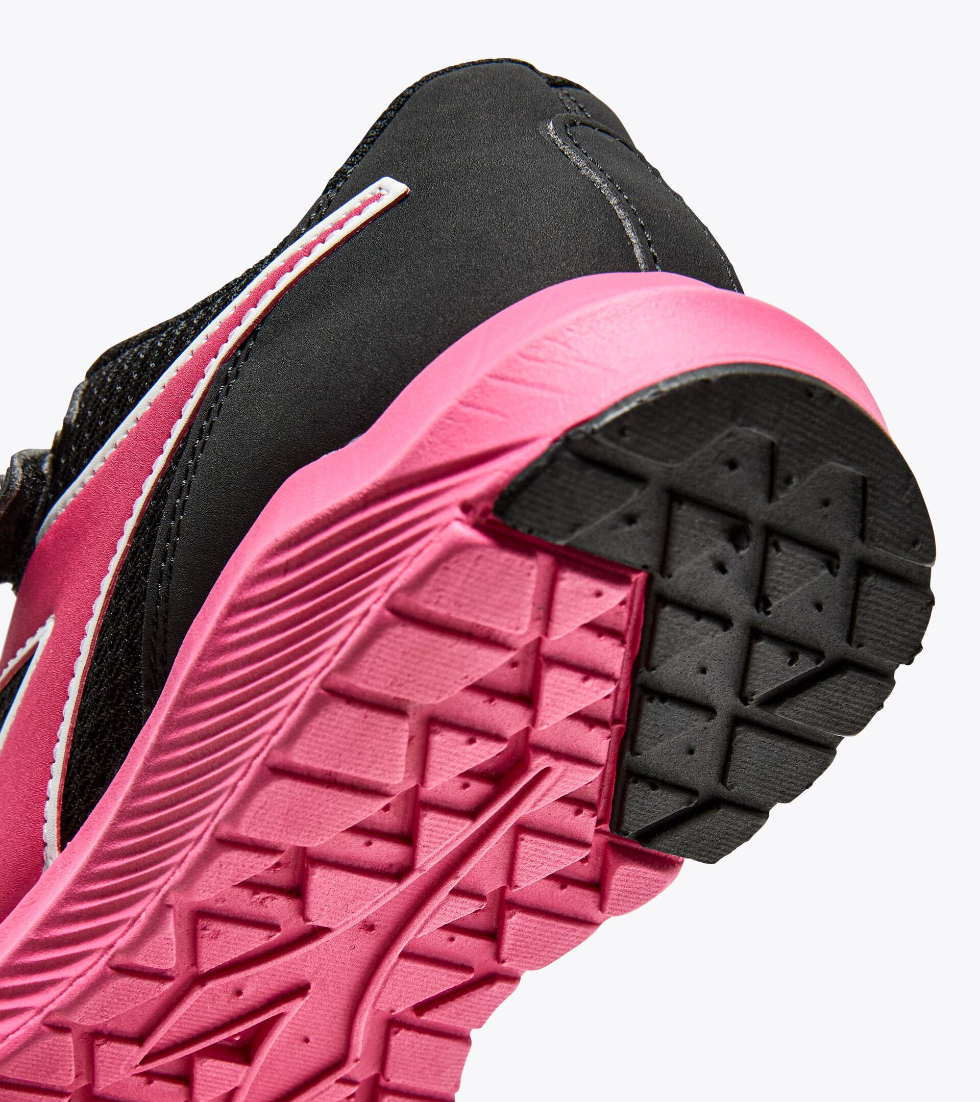 Zapatillas de running juveniles - Unisex  FALCON 4 JR V BLACK/RASPBERRY SORBET - Diadora