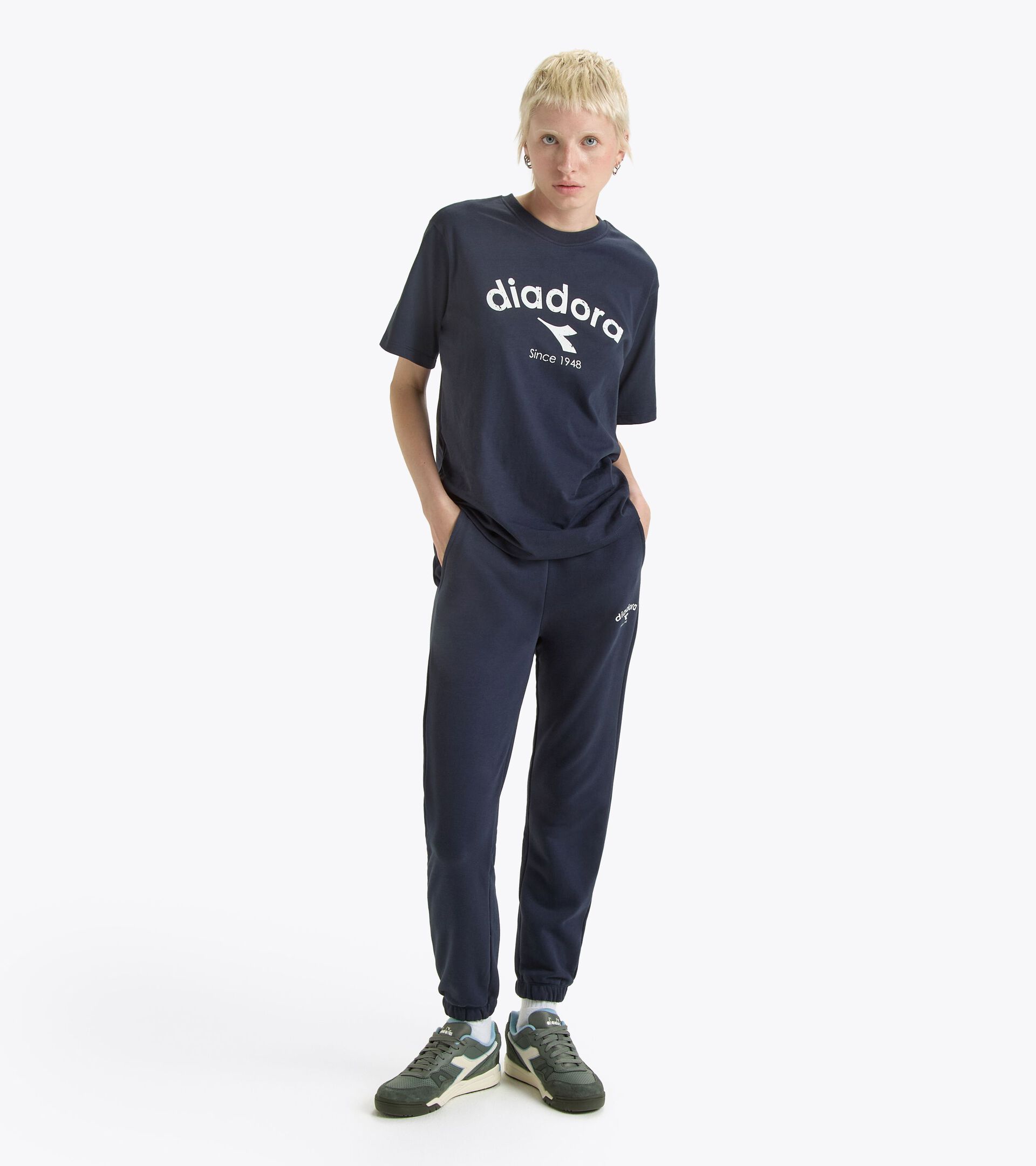 Pantalones deportivos - Gender neutral PANTS ATHL. LOGO AZUL NOCHE - Diadora