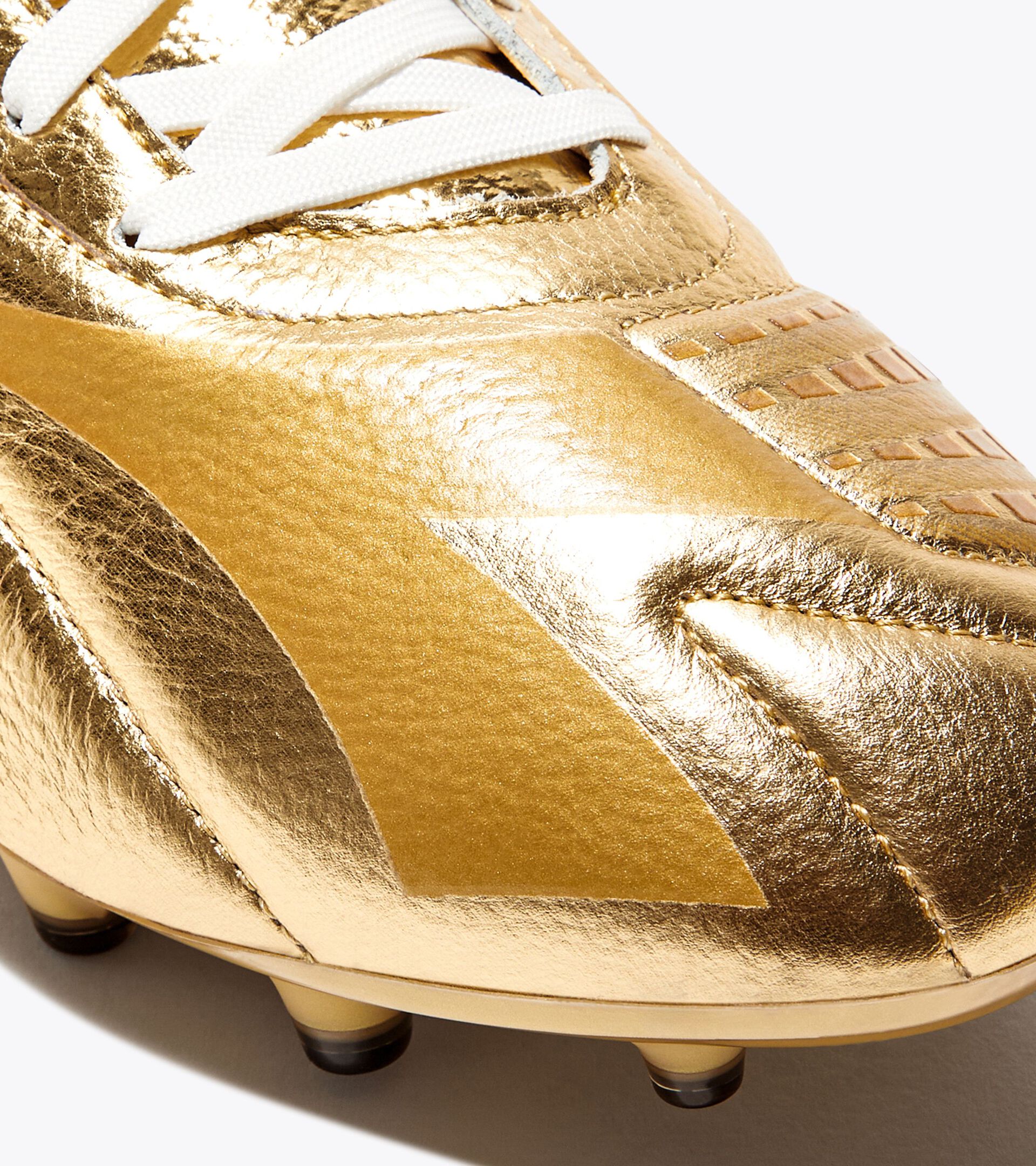 Fußballschuh aus Leder für kompakte Böden - Made in Italy - Genderneutral MAXIMUS ELITE ITA T SLX GOLD BRAUN - Diadora