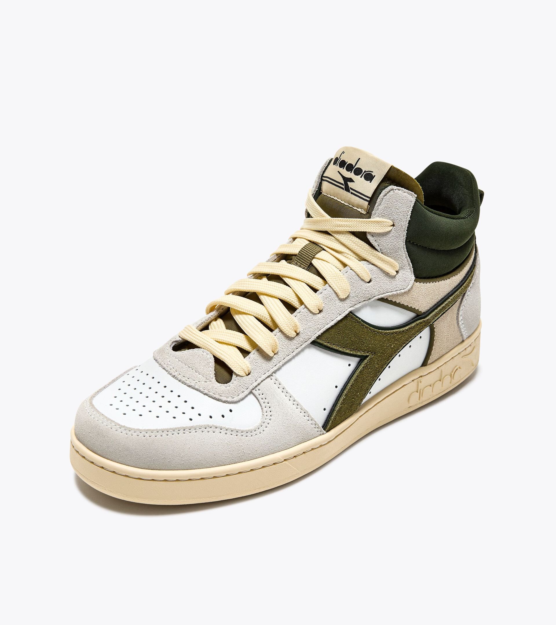 Sportschuh - Gender neutral MAGIC BASKET DEMI CUT SUEDE LEATHER WHITE/KOMBU GREEN - Diadora