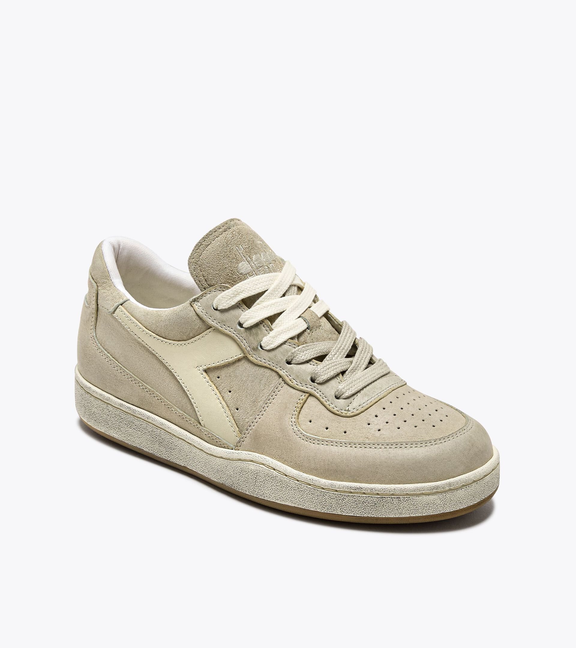 Heritage sneaker - Gender Neutral MI BASKET SUEDE LOW USED NIEBLA - Diadora