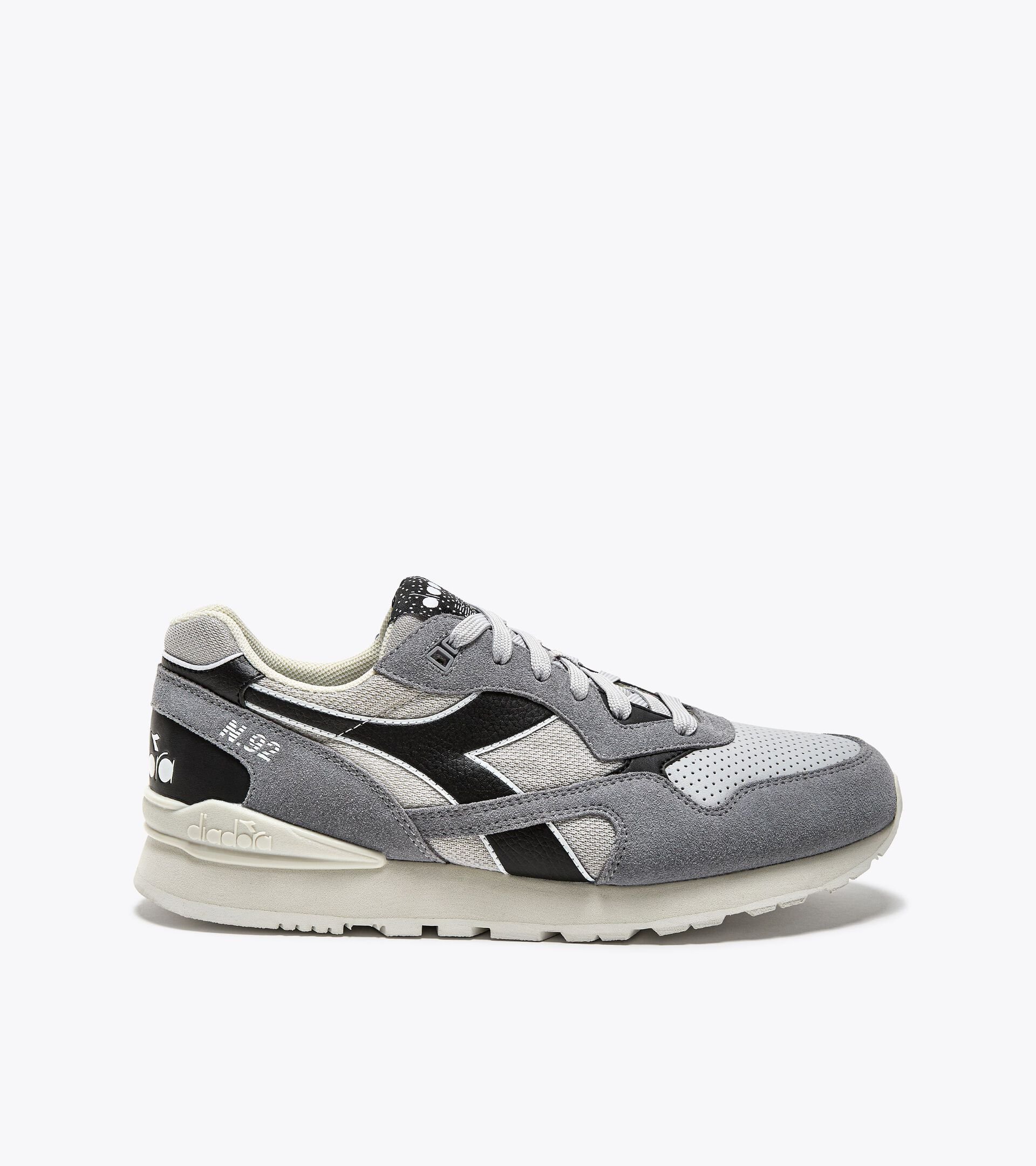 Sporty sneakers - Gender neutral N.92 ADVANCE SKYROCKET - Diadora