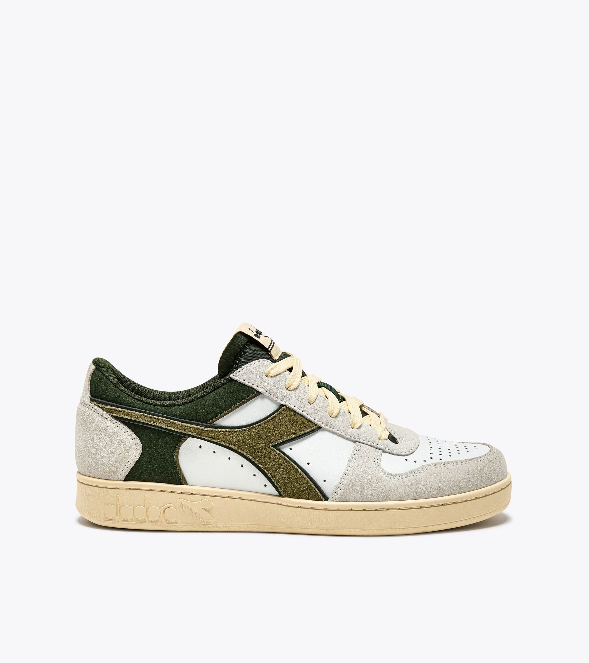 Sporty sneakers - Gender neutral MAGIC BASKET LOW SUEDE LEATHER WHITE/KOMBU GREEN - Diadora