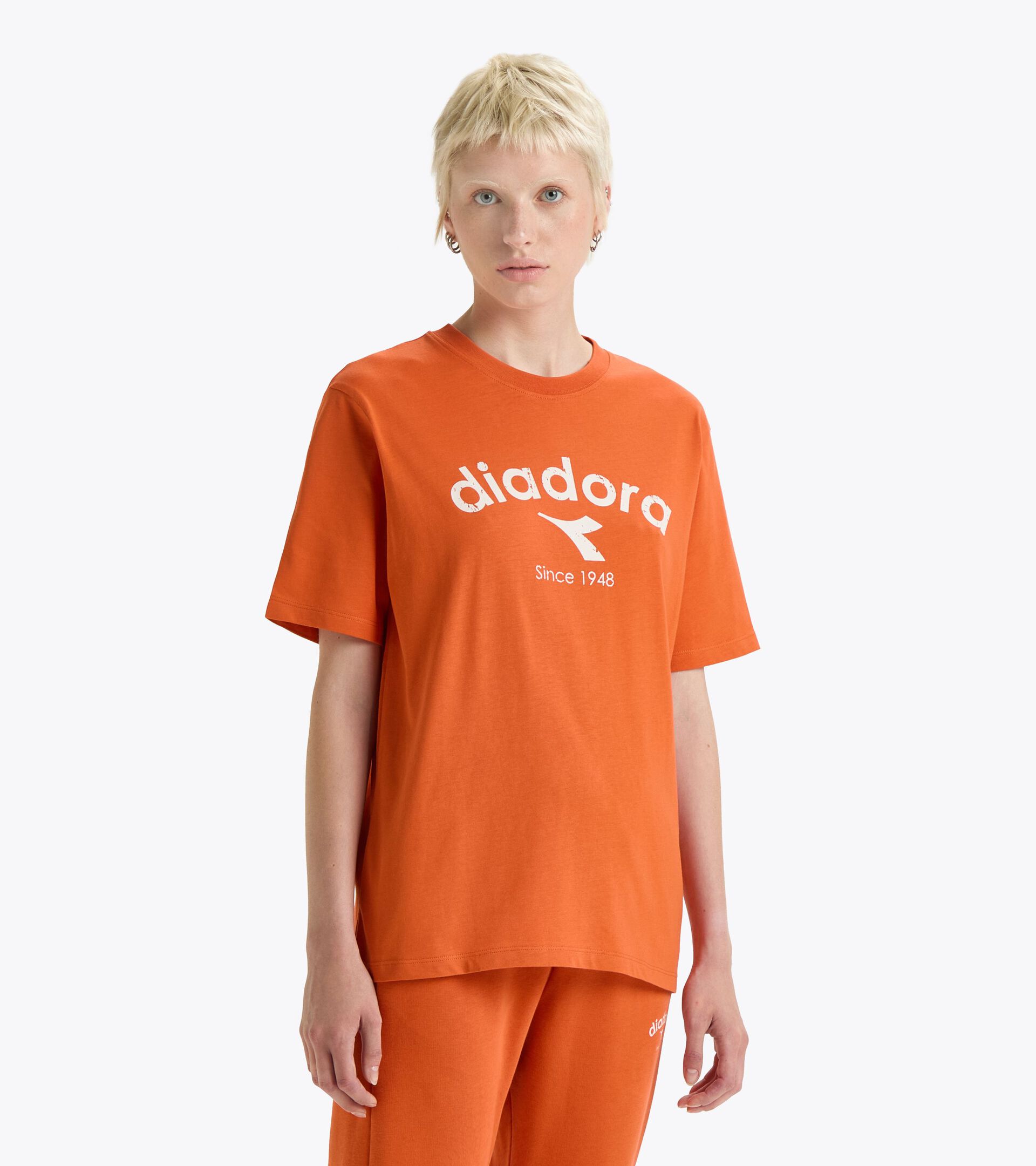 T-shirt - Gender Neutral
 T-SHIRT SS ATHL. LOGO PUREED PUMPKIN - Diadora