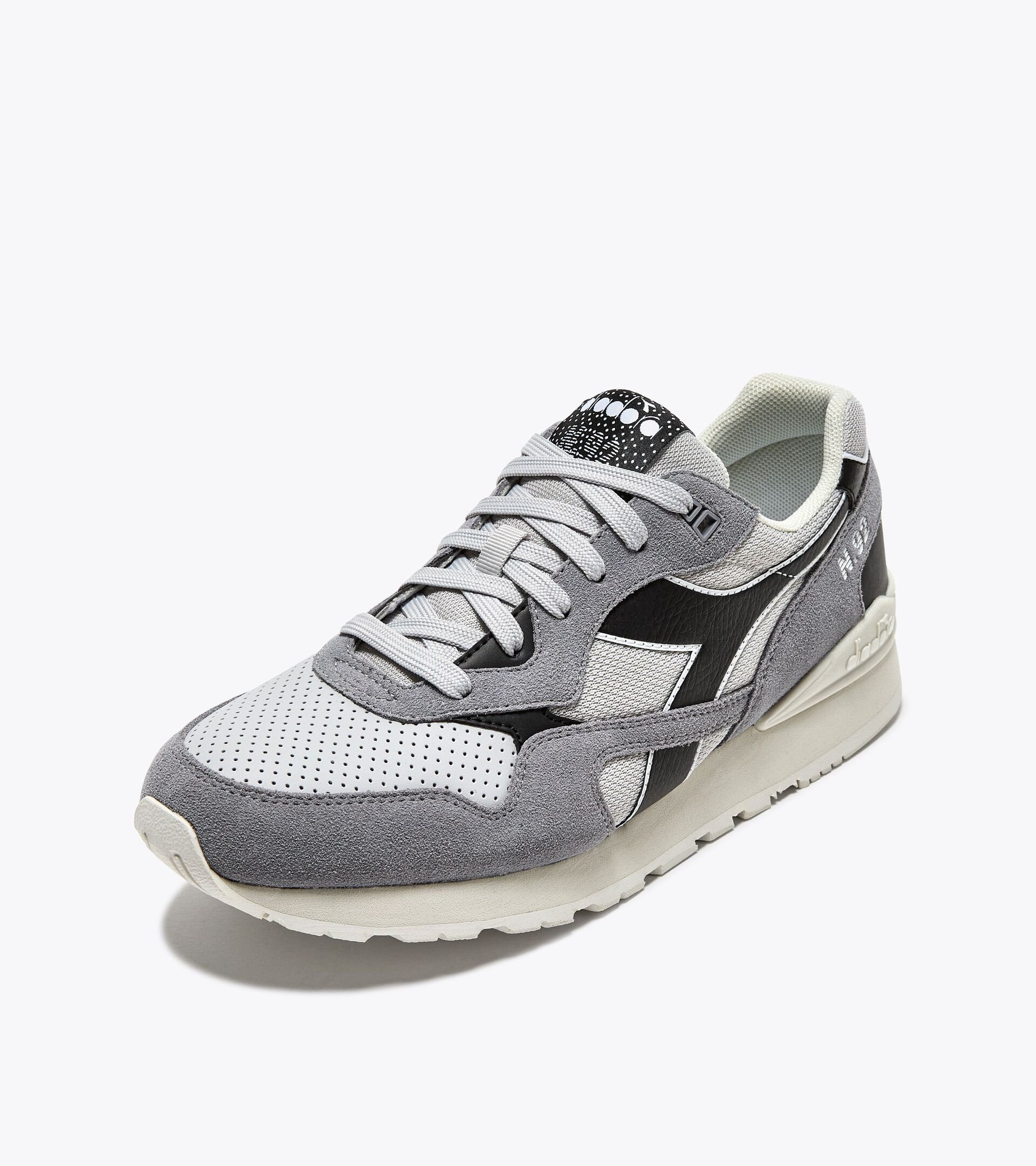 Zapatilla deportiva - Gender neutral N.92 ADVANCE GRIS COHETE - Diadora