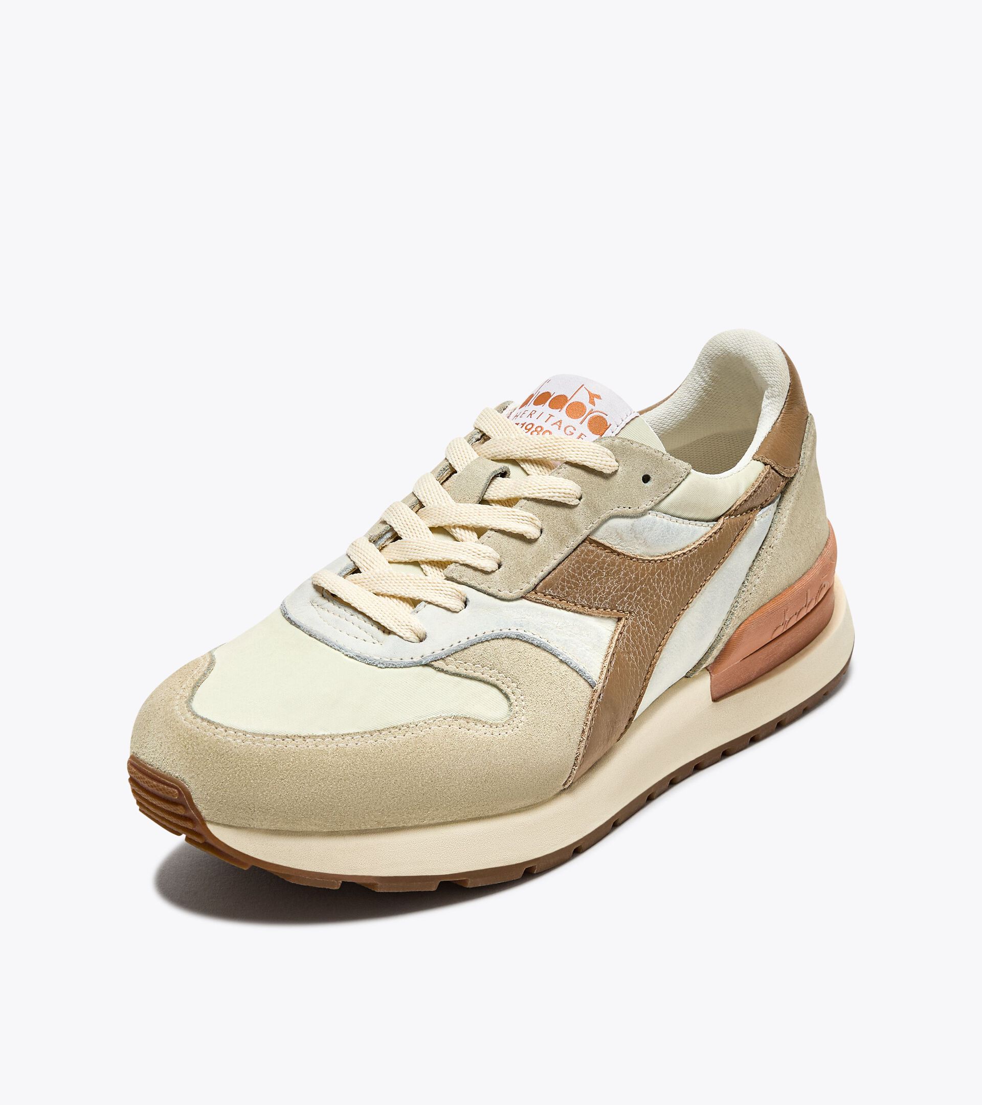 Heritage sneaker - Gender Neutral
 CONQUEST NUBUCK ANTIQUE WHITE - Diadora