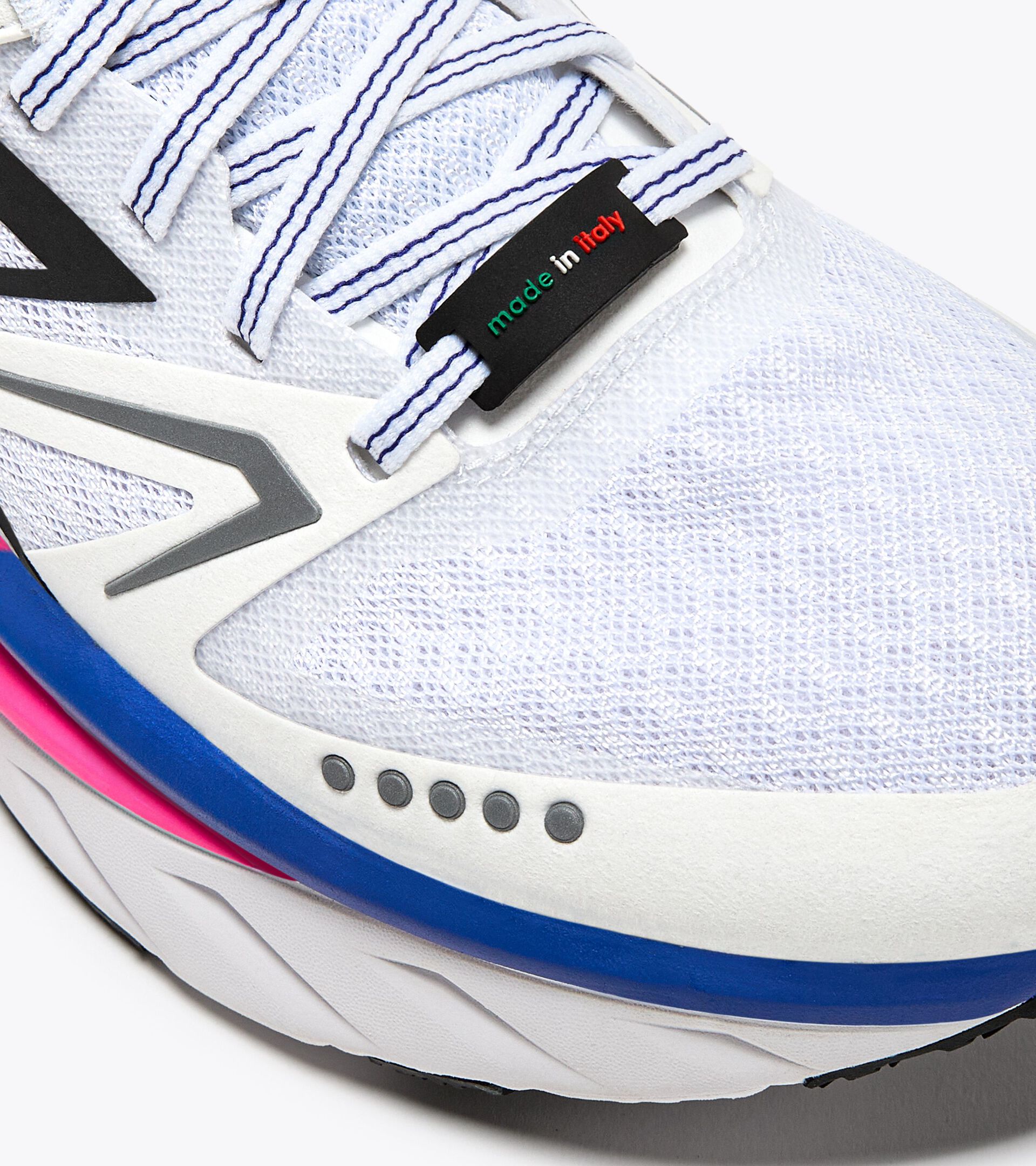 Made in Italy running shoe - Lightness and cushioning - Unisex ATOMO V7000-2 WHITE/SURF THE WEB/PINK FLUO - Diadora