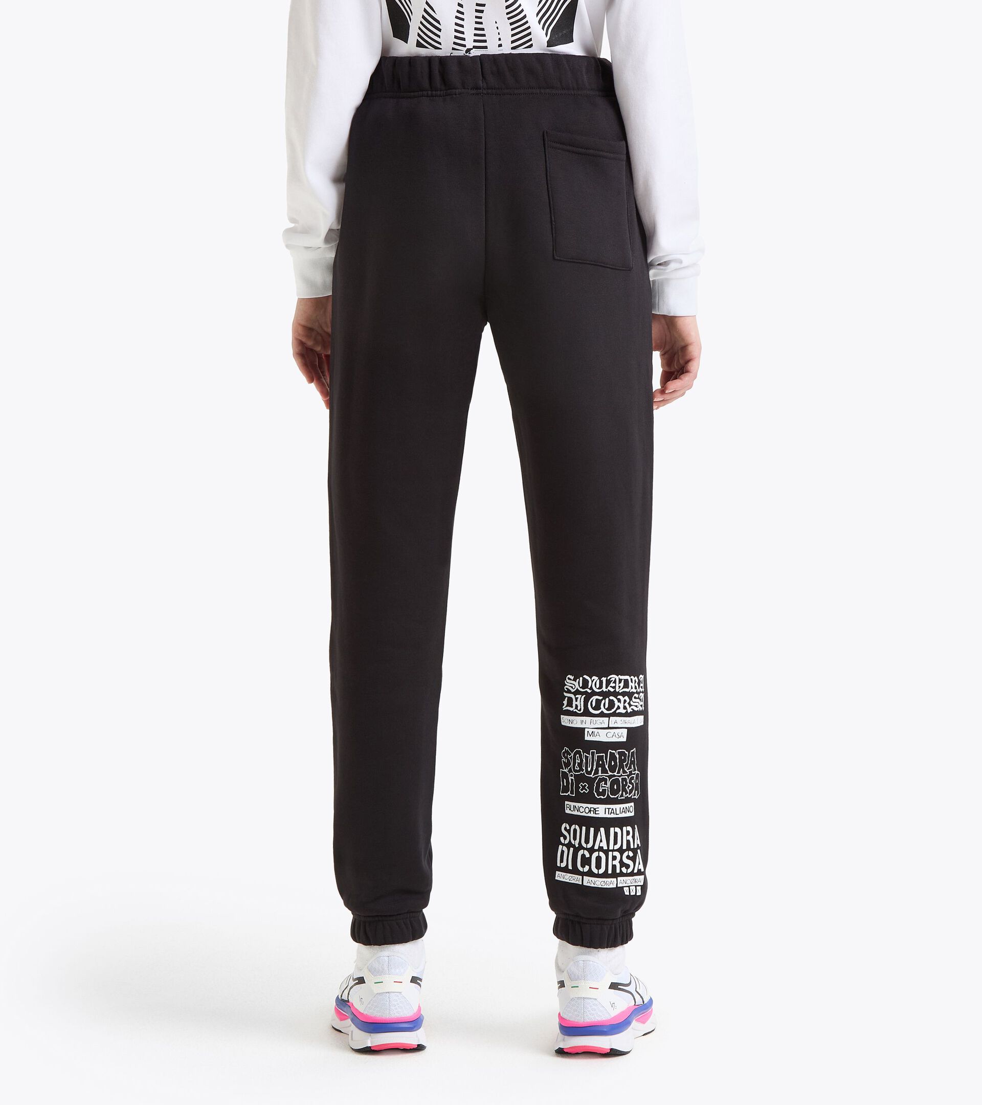 Squadra di Corsa aporty joggers - Comfort fit  - Gender Neutral JOGGER PANTS SQUADRA DI CORSA BLACK - Diadora