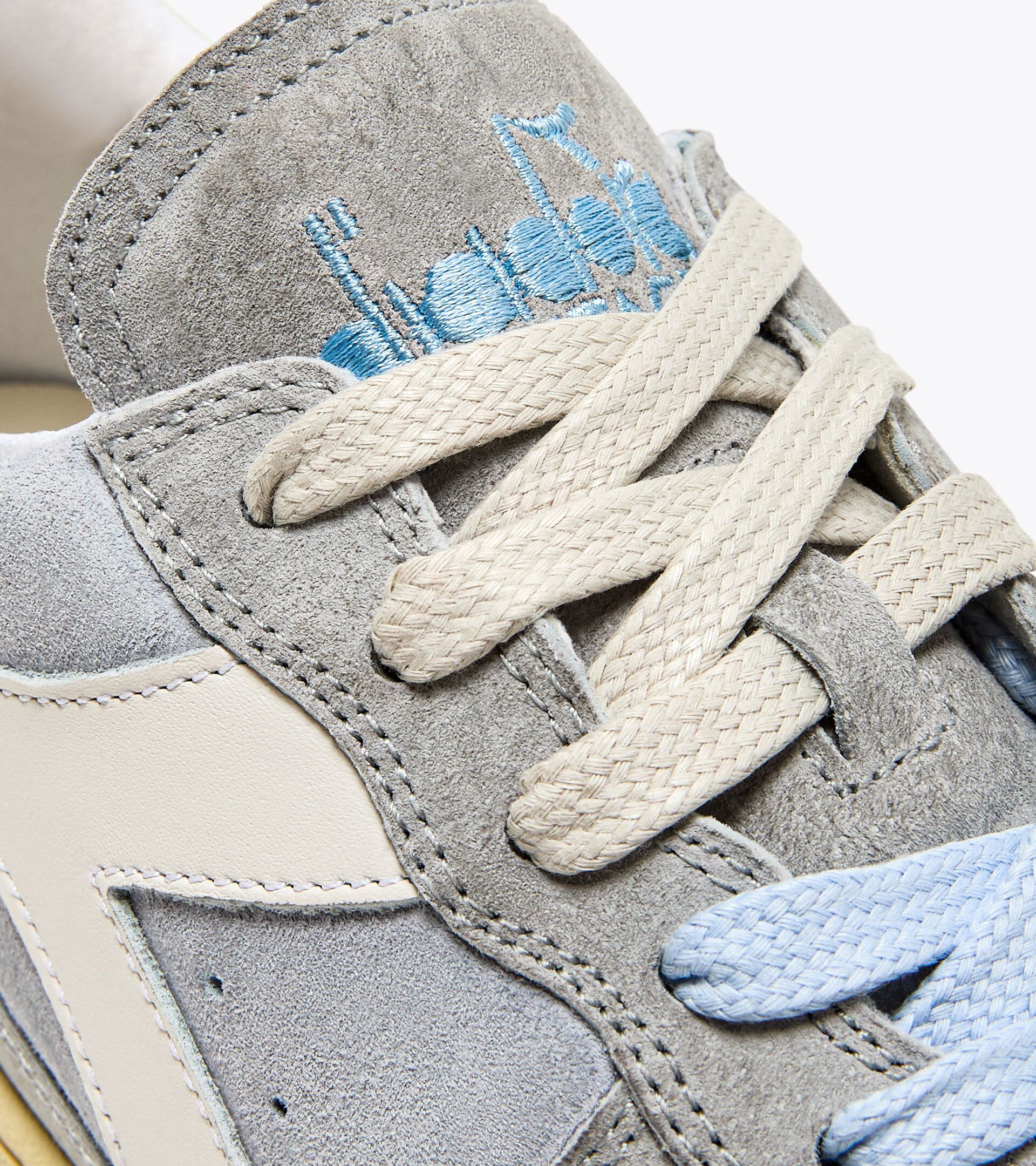 Heritage sneaker - Gender Neutral MI BASKET SUEDE LOW USED CACHEMIR AZUL - Diadora