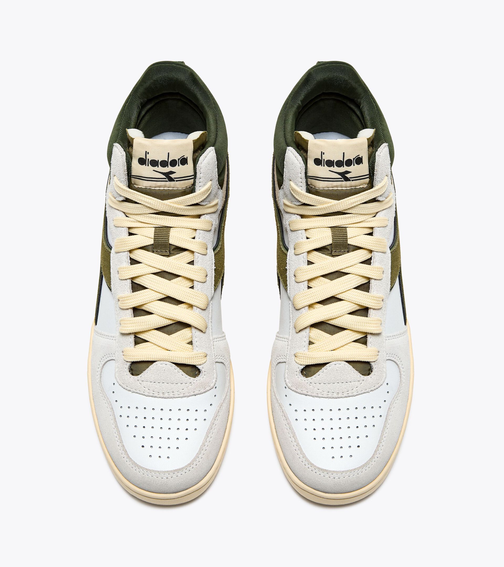 Sporty sneakers - Gender neutral MAGIC BASKET DEMI CUT SUEDE LEATHER WHITE/KOMBU GREEN - Diadora