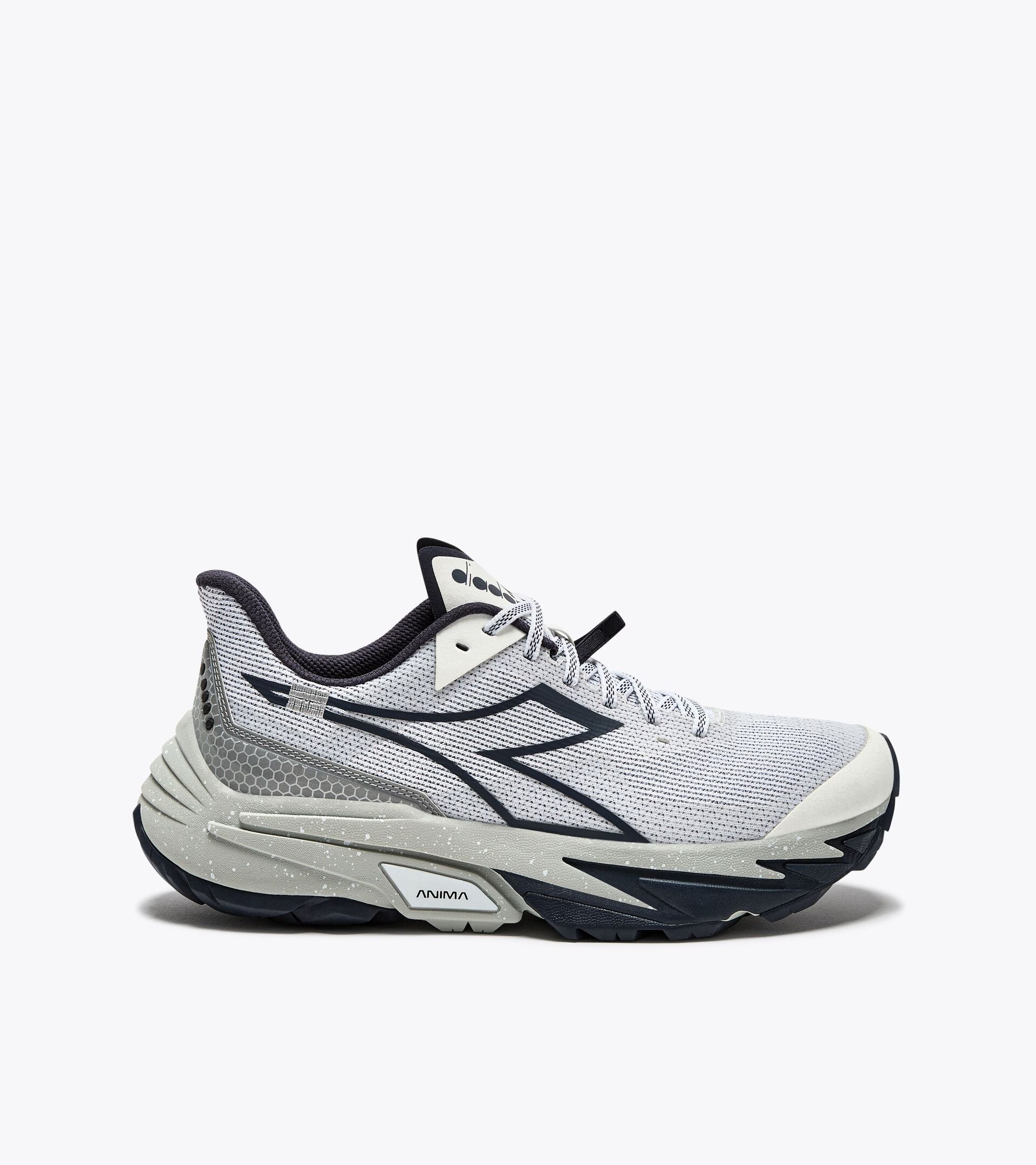 Schuhe für das Trail-Running - Genderneutral SESTRIERE-XT 2 WHITE/SILVER DD/BLUE NIGHTS - Diadora