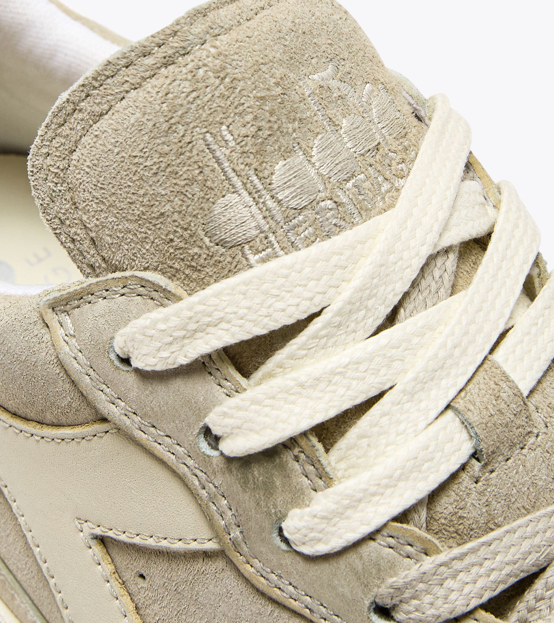 Heritage sneaker - Gender Neutral MI BASKET SUEDE LOW USED BEIGE FOG - Diadora