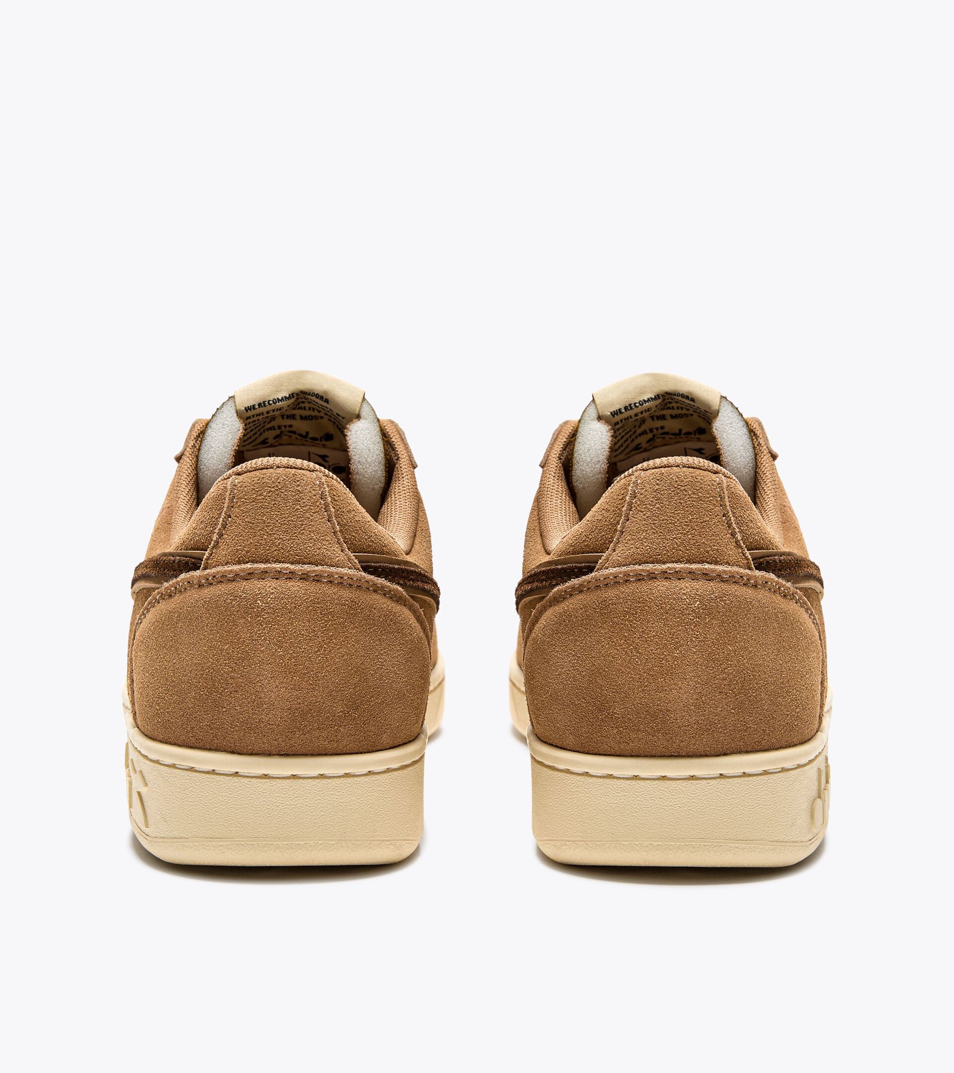 Chaussures de sportswear - Gender neutral MAGIC BASKET LOW SUEDE LEATHER BEIGE CROISSANT - Diadora