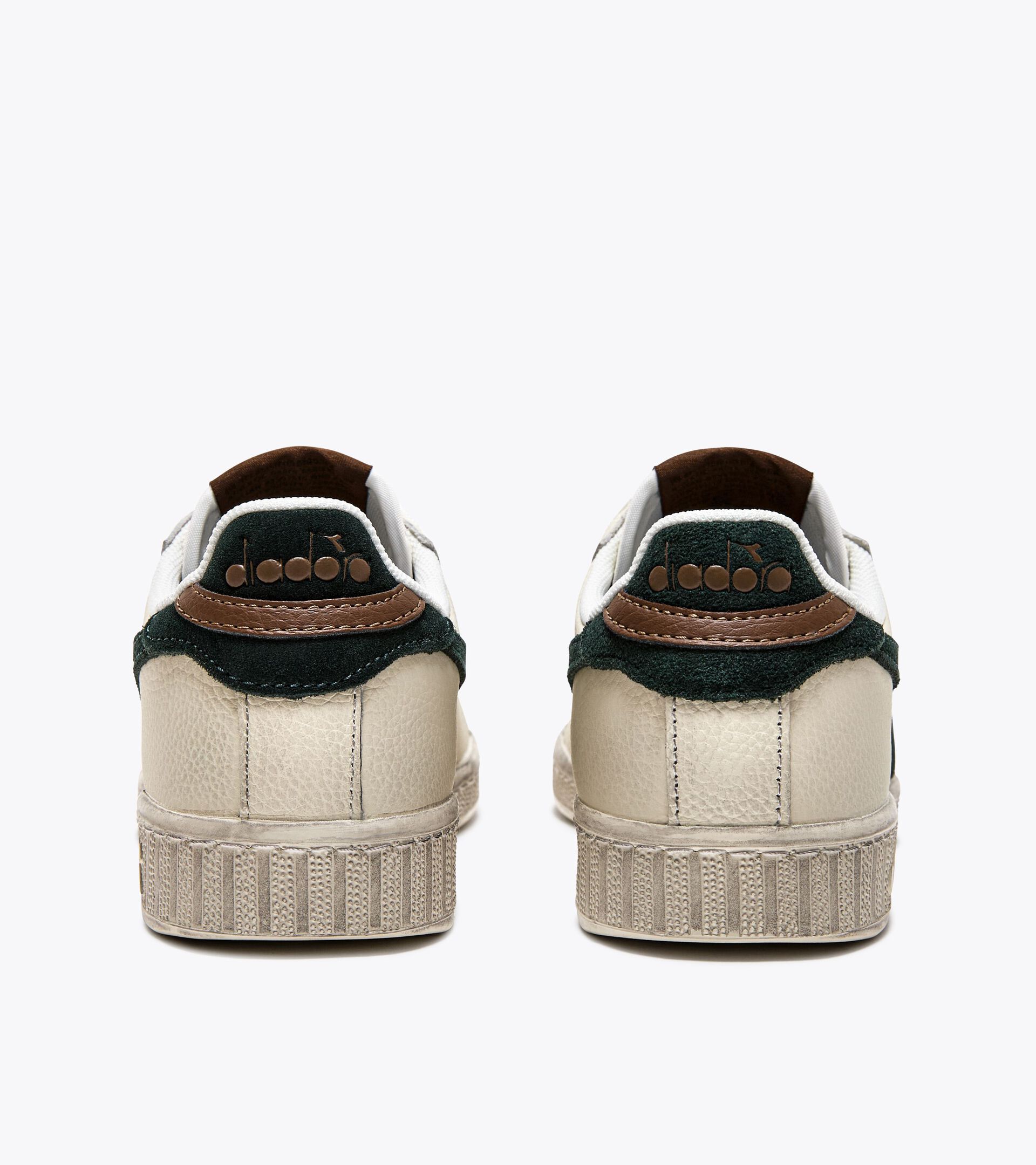 Sporty sneakers - Gender neutral GAME L LOW WAXED SUEDE POP SCARAB - Diadora