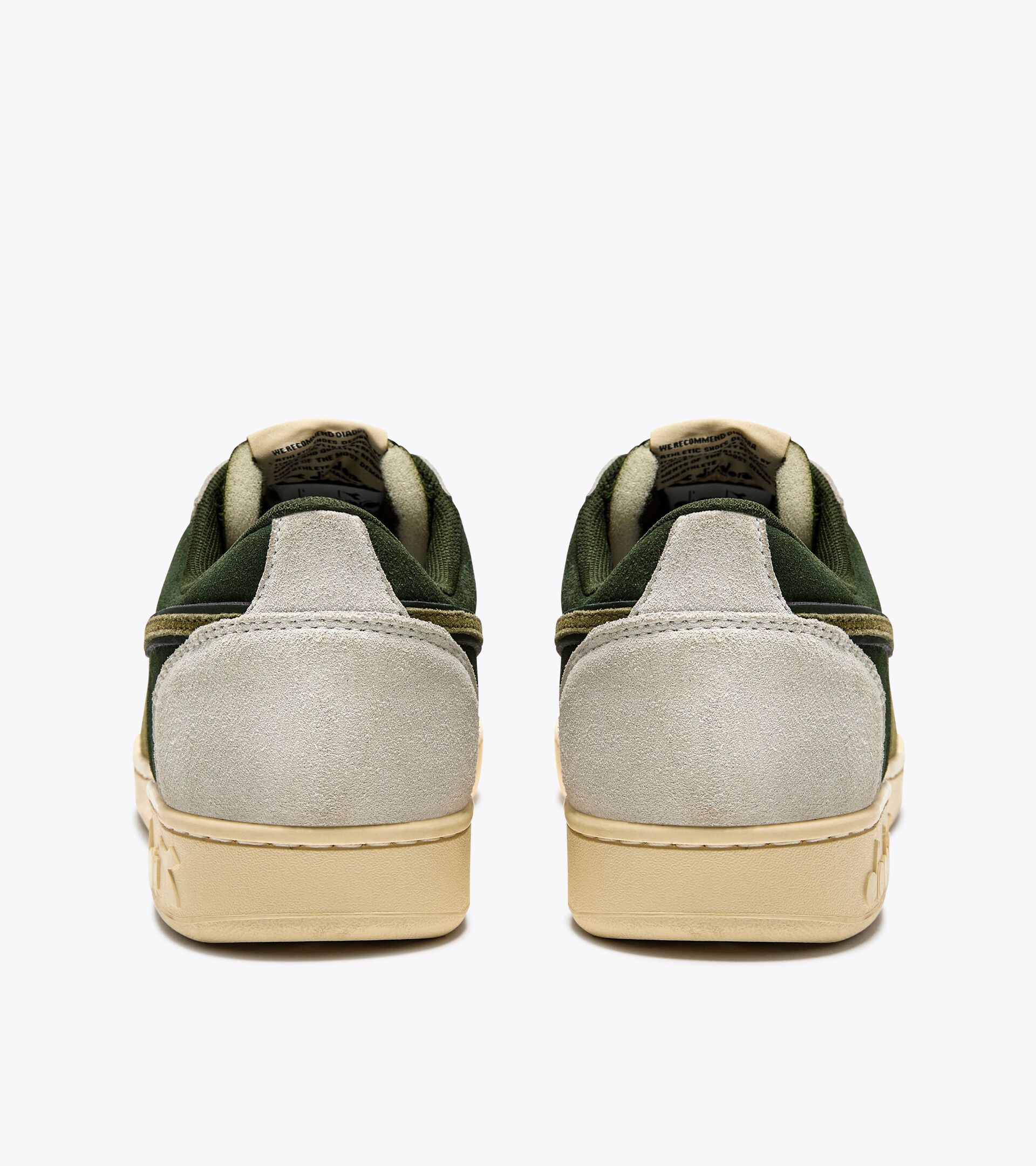 Zapatilla deportiva - Gender neutral MAGIC BASKET LOW SUEDE LEATHER WHITE/KOMBU GREEN - Diadora