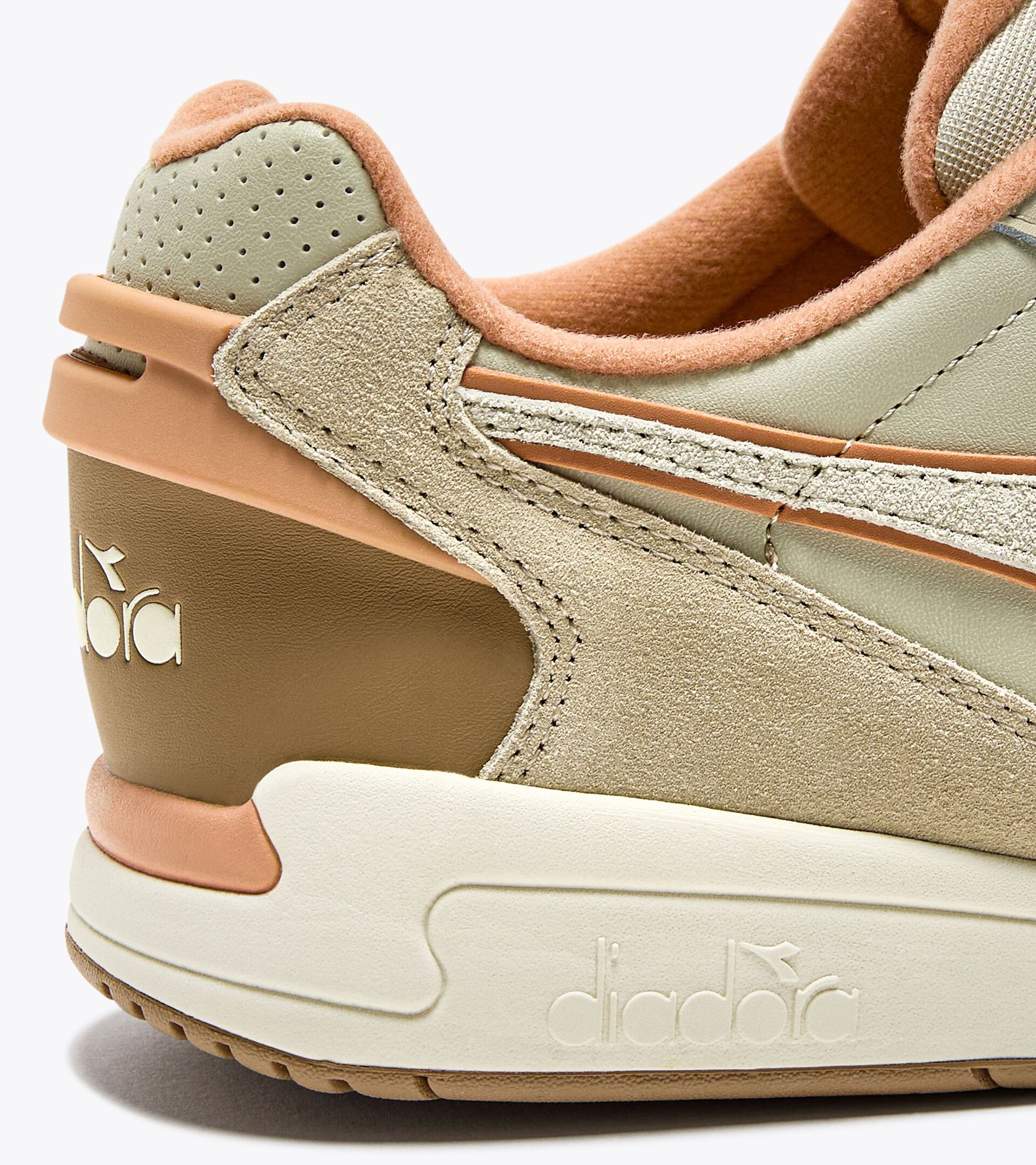 Sporty sneakers - Gender neutral WINNER SL LIGHT BEIGE - Diadora