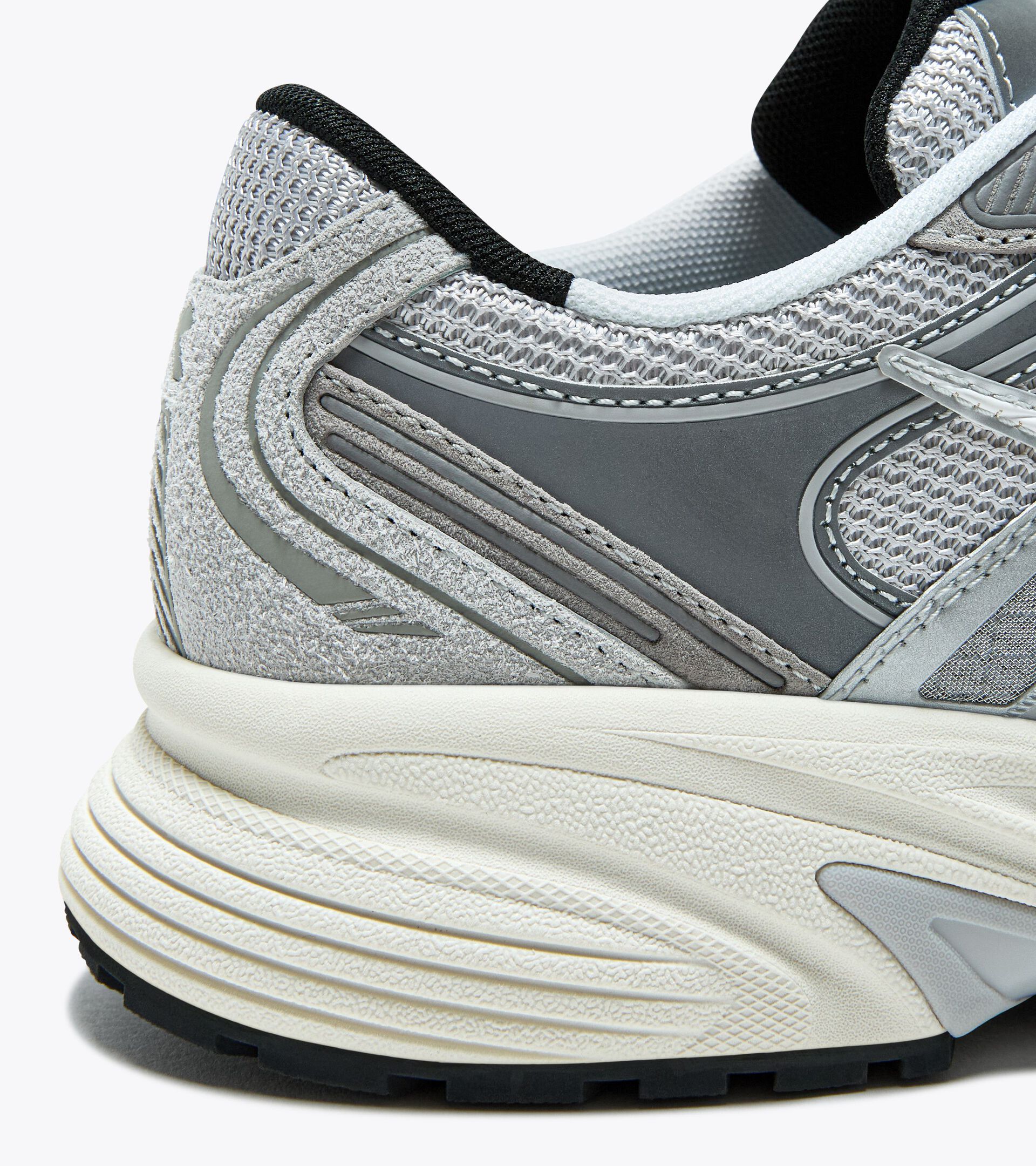 Sports sneakers - Gender Neutral
 MYTHOS STAR GREY ALASKA - Diadora