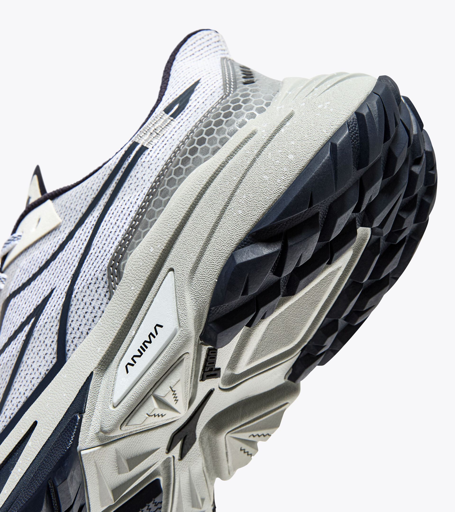 Chaussures de trail running - Unisexe SESTRIERE-XT 2 WHITE/SILVER DD/BLUE NIGHTS - Diadora