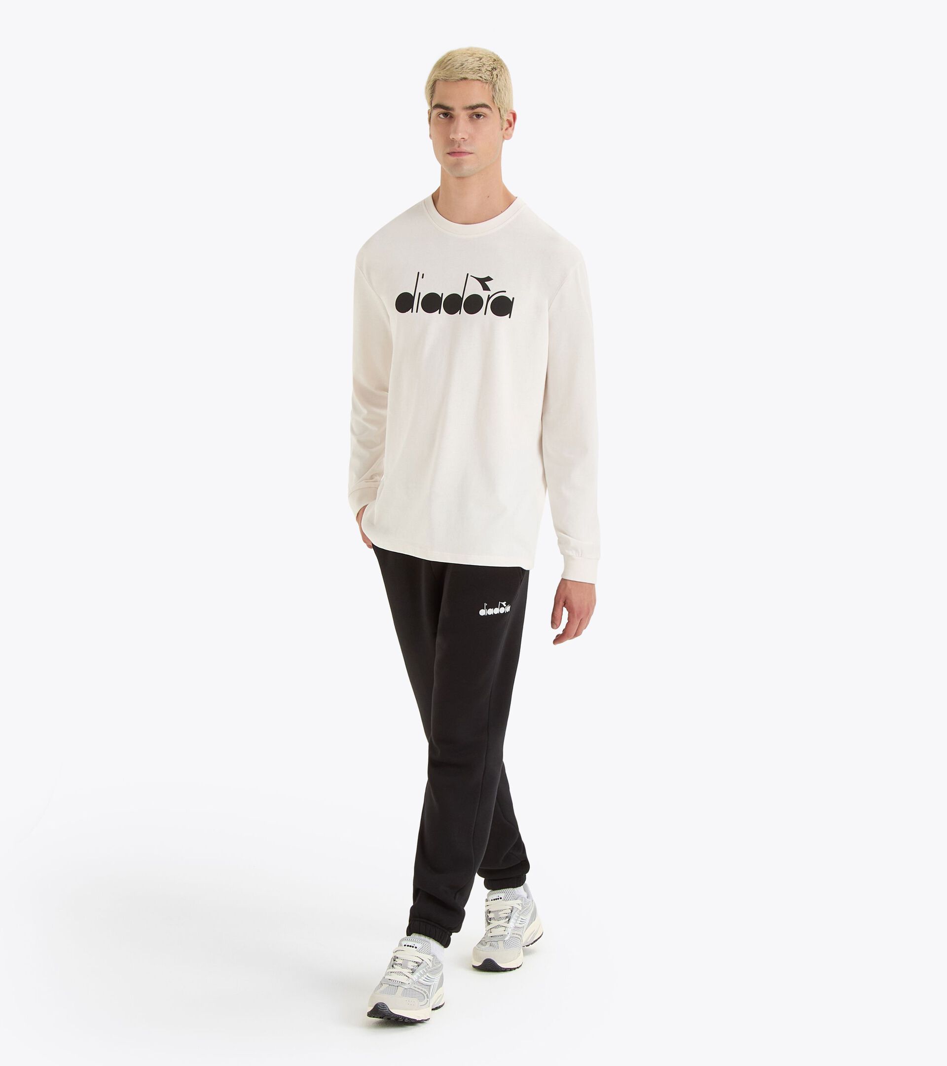 Sporty long-sleeved t-shirt - Gender Neutral T-SHIRT LS ROUTE WHITE ALYSSUM - Diadora