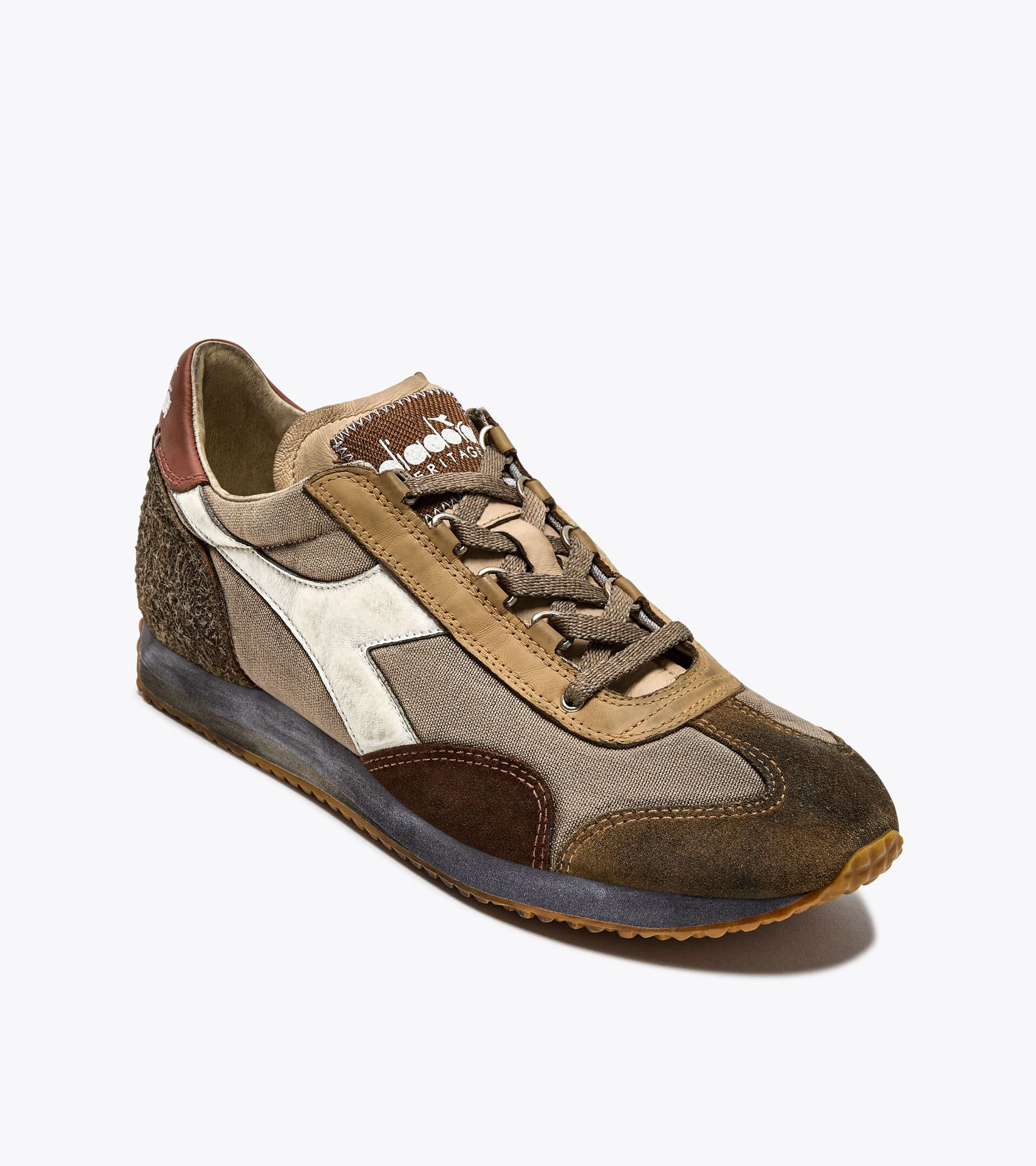 Sneakers Heritage en cuir - Genre neutre
 EQUIPE DIRTY SW EVO BEIGE SABLE CUBAIN - Diadora