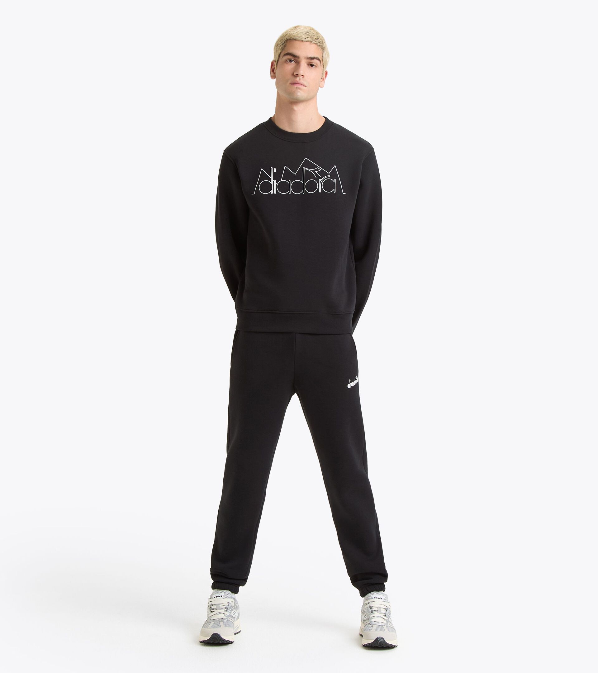 Sportliches Sweatshirt - Genderneutral SWEATSHIRT CREW ROUTE SCHWARZ - Diadora