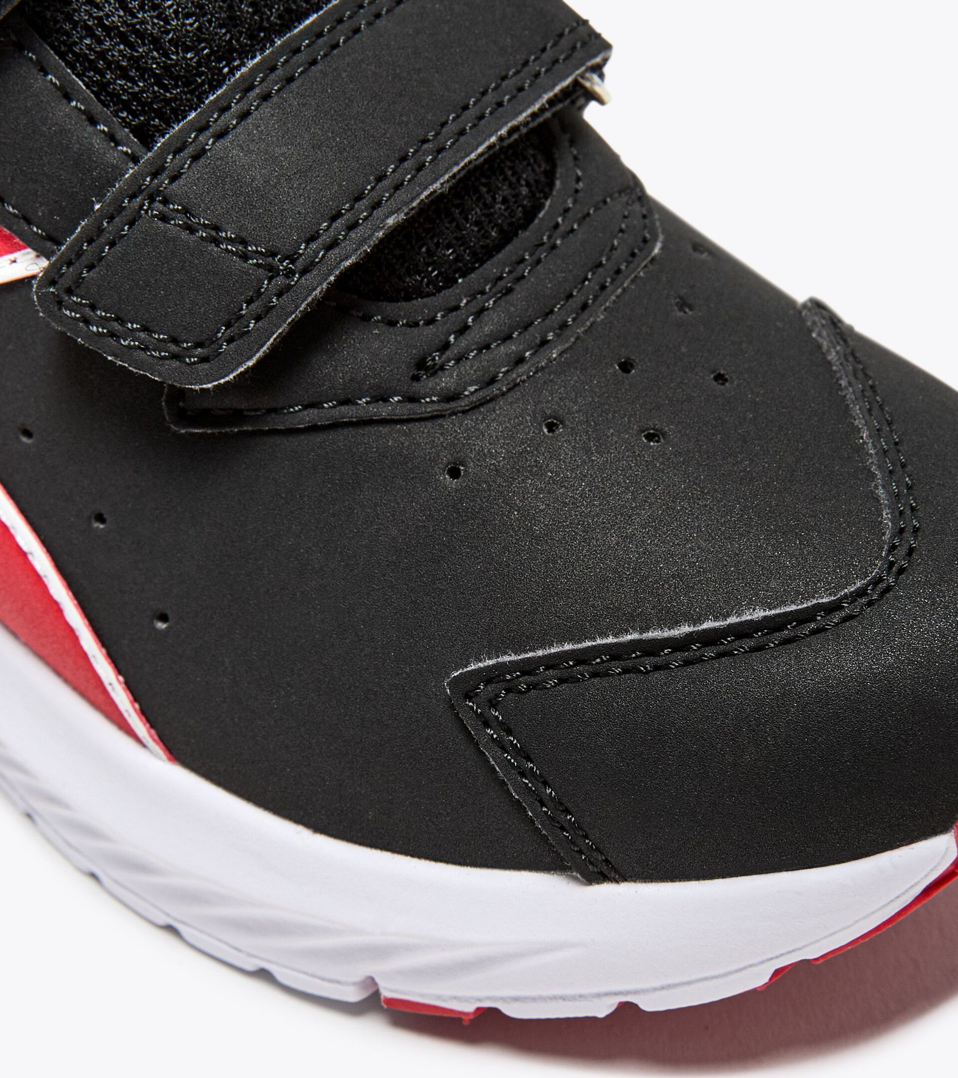 Junior running shoe - Unisex FALCON 4 SL JR V BLACK/HIGH RISK RED/WHITE - Diadora