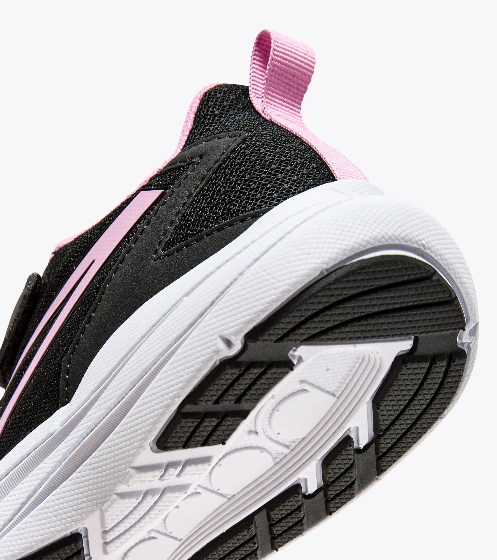 Running shoe - Double lacing system - Junior
 SNIPE 2 JR BLACK/LILAC CHIFFON - Diadora