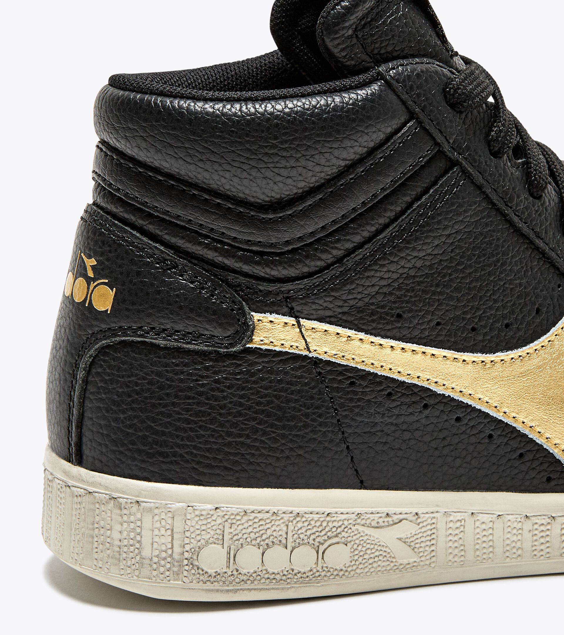 Sports shoes - Women GAME L HIGH WAXED METAL WN BLACK/GOLD - Diadora