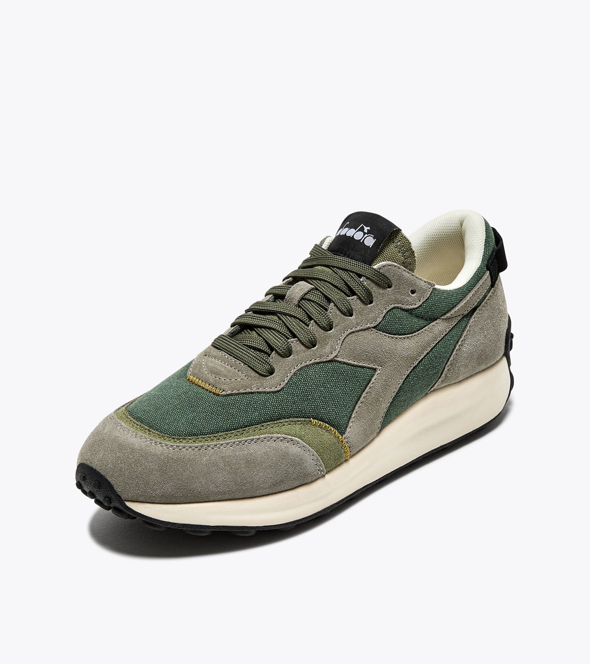 Zapatilla deportiva - Gender neutral RACE SUEDE SW VERDE VETIVER - Diadora